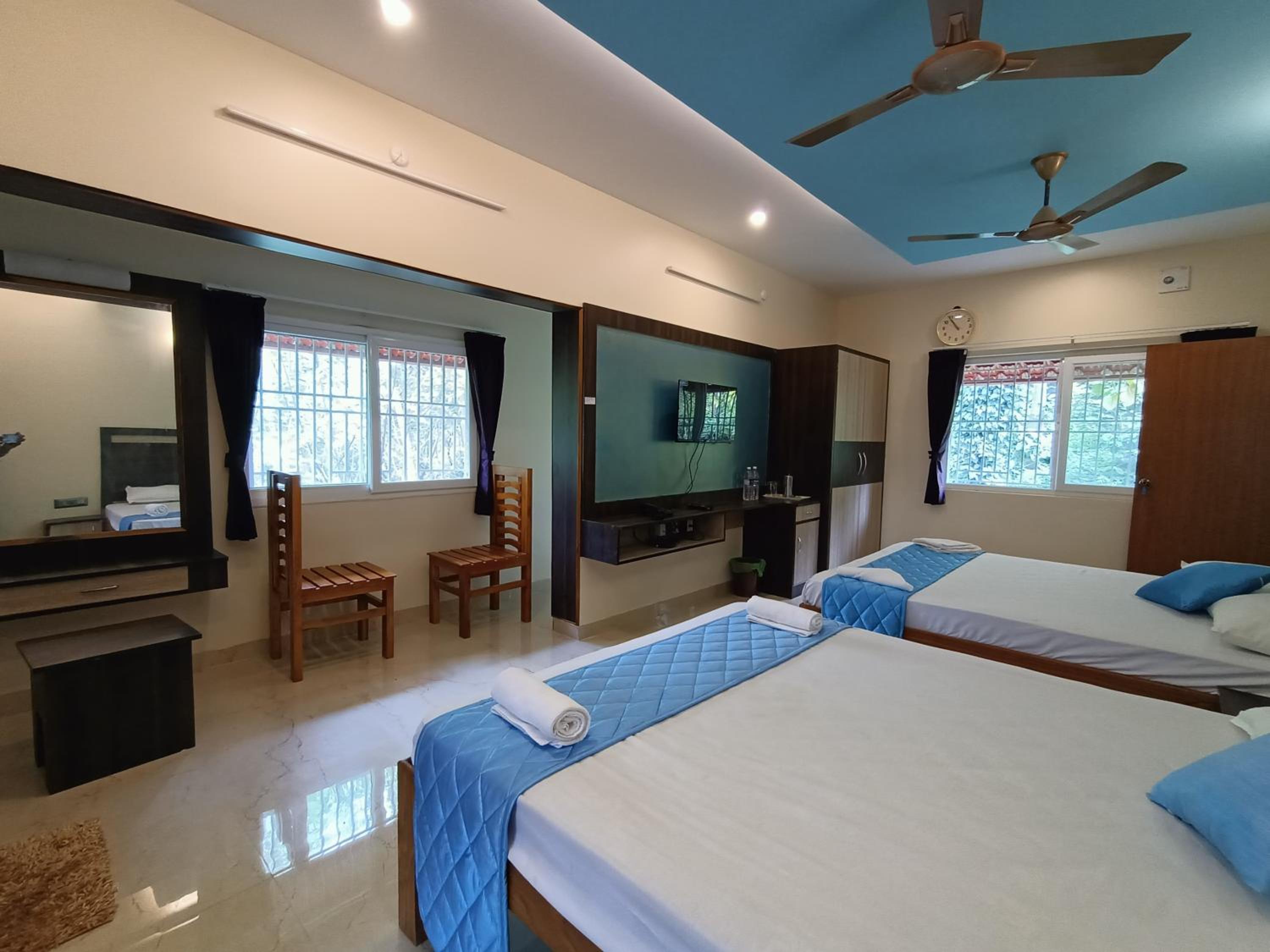 Family Room with Balcony - Photo 8