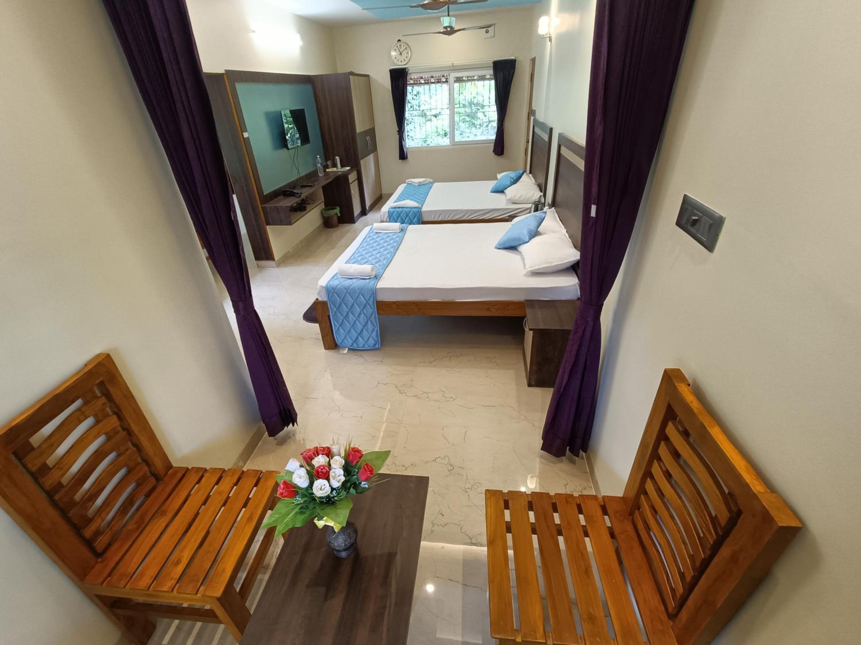 Family Room with Balcony - Photo 5
