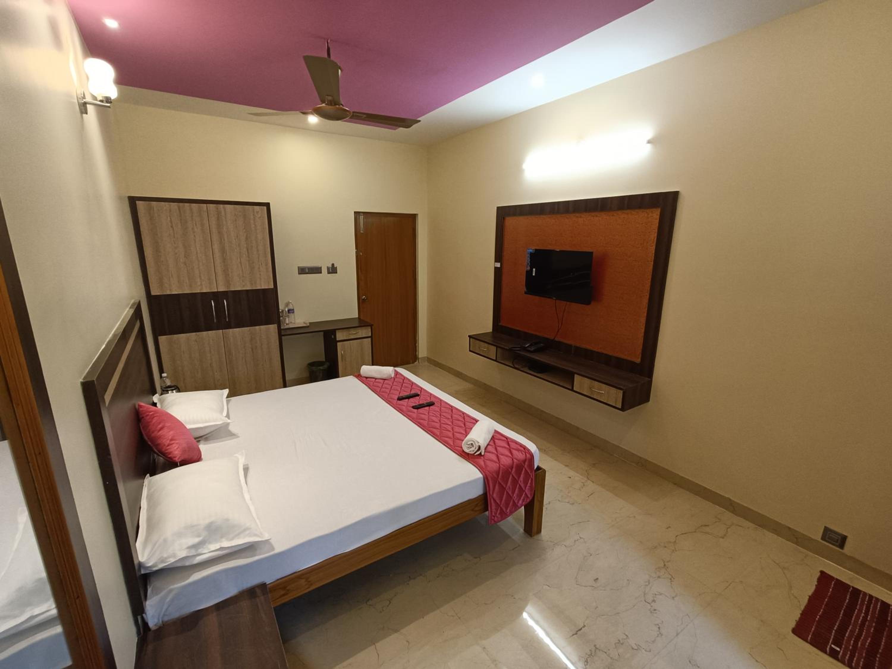 Deluxe Double Room - Photo 25