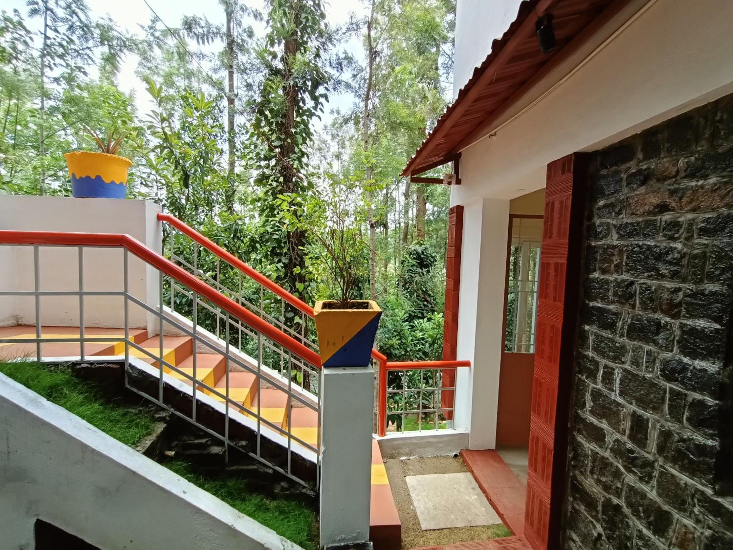 Deluxe Family Suite - Photo 27