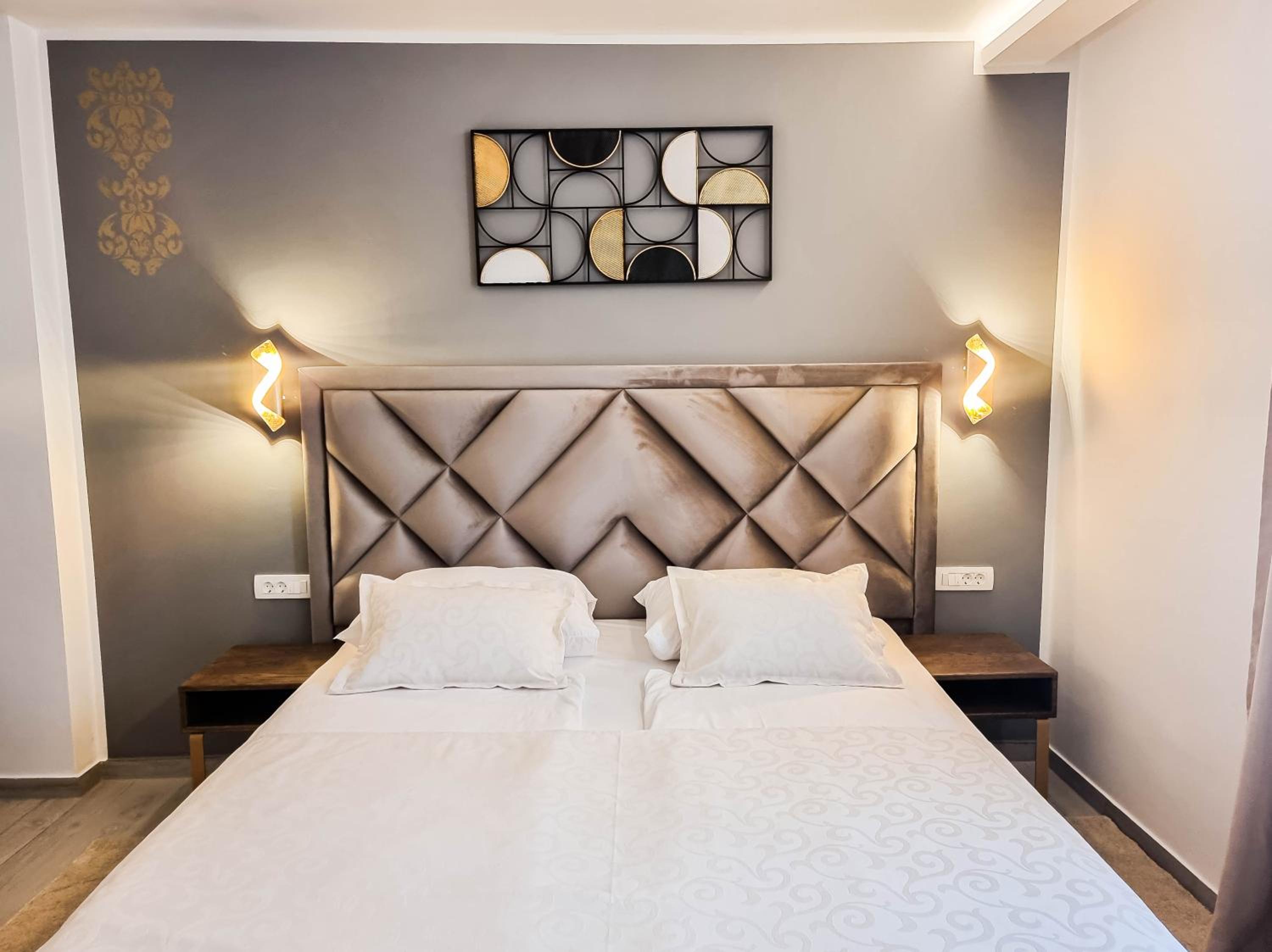 Deluxe Double Room with Balcony and Sea View - Photo 9
