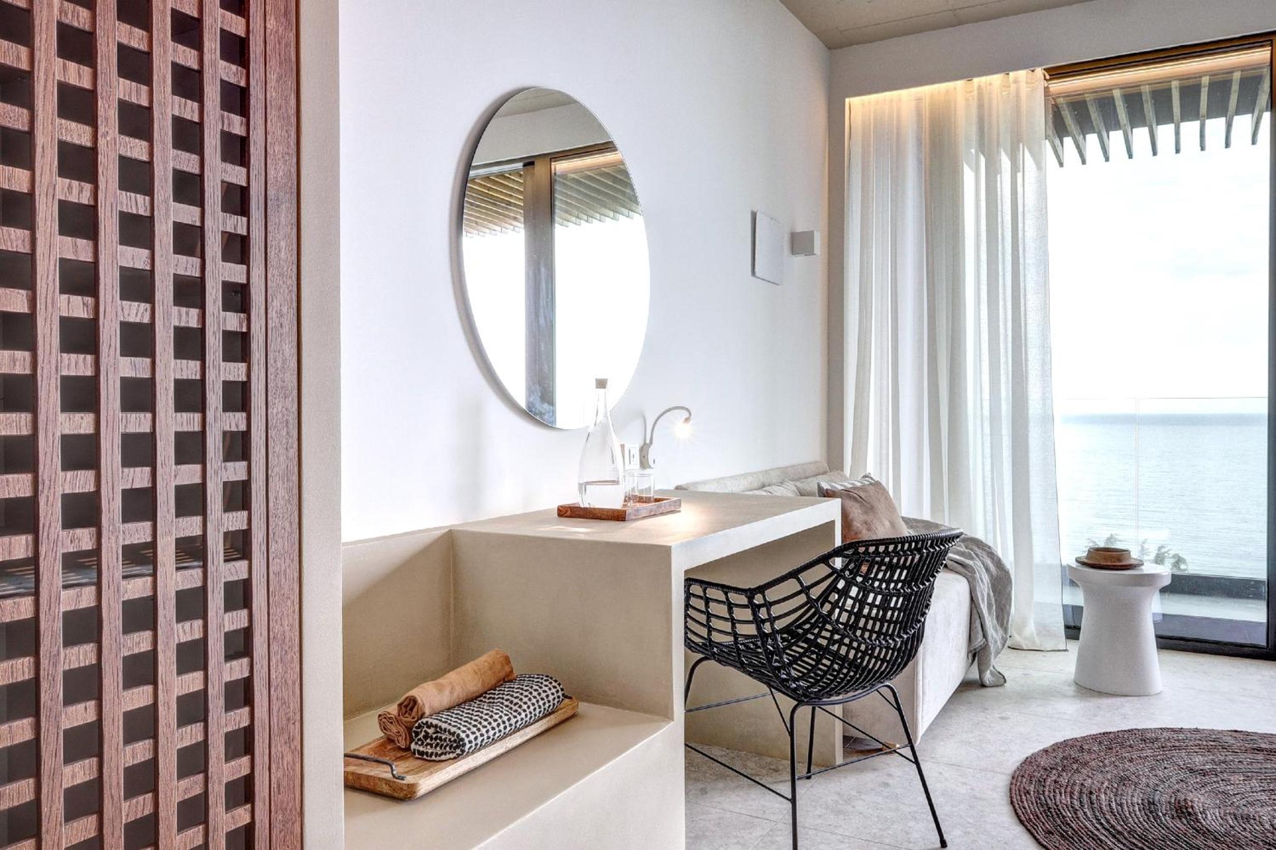 Double Room with Sea View - Photo 15