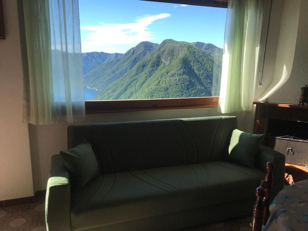 Apartment with Balcony photo 2