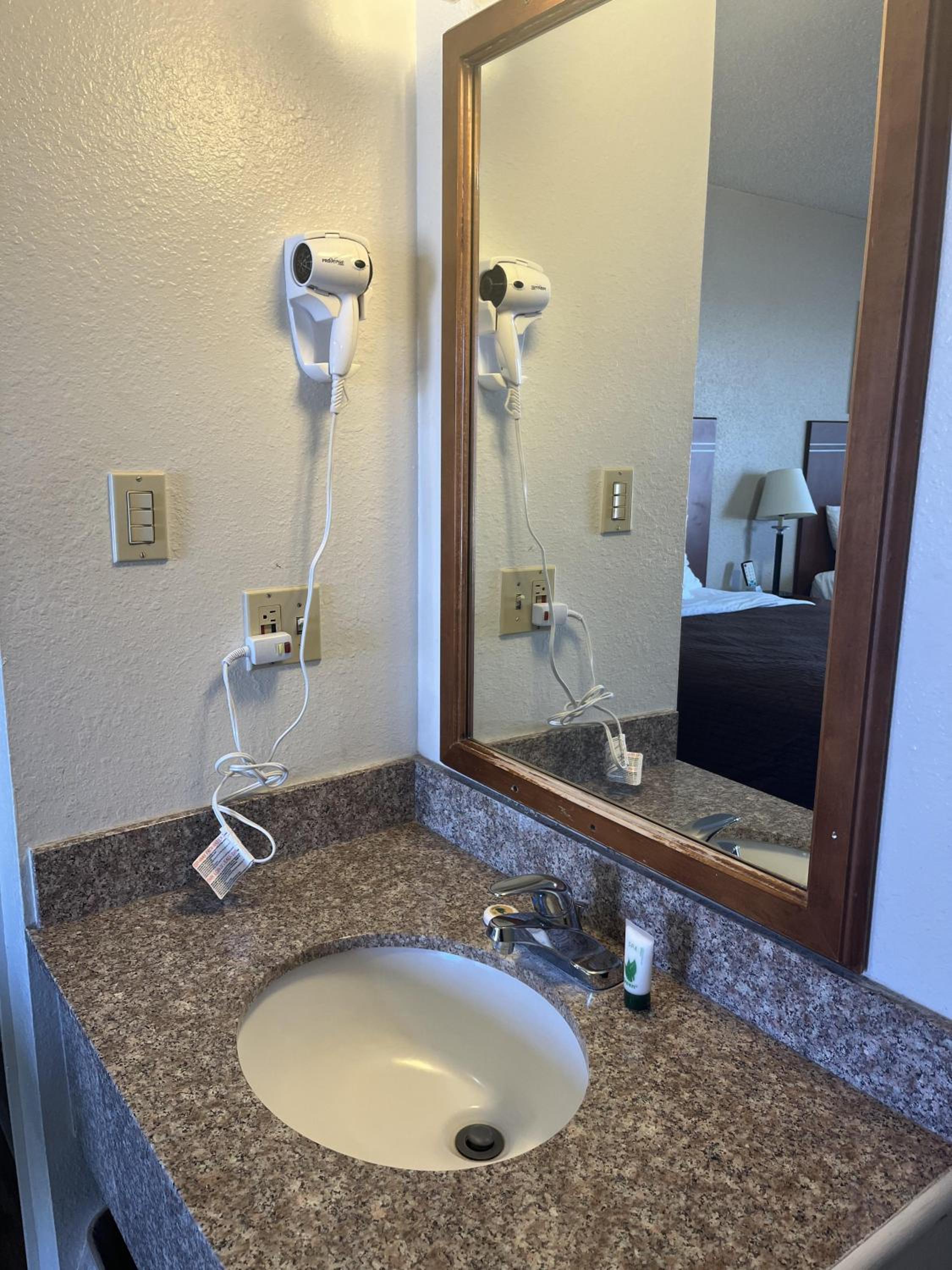 Quadruple Room With Bath photo 3