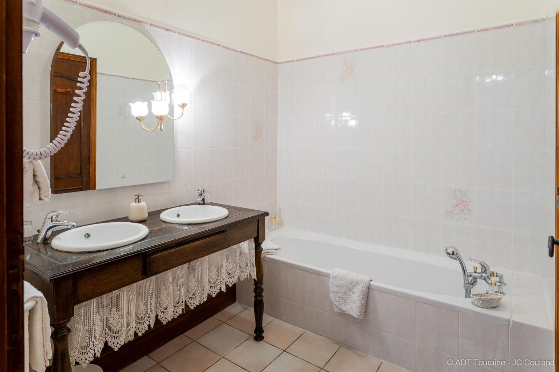 Double Room with Private Bathroom photo 3