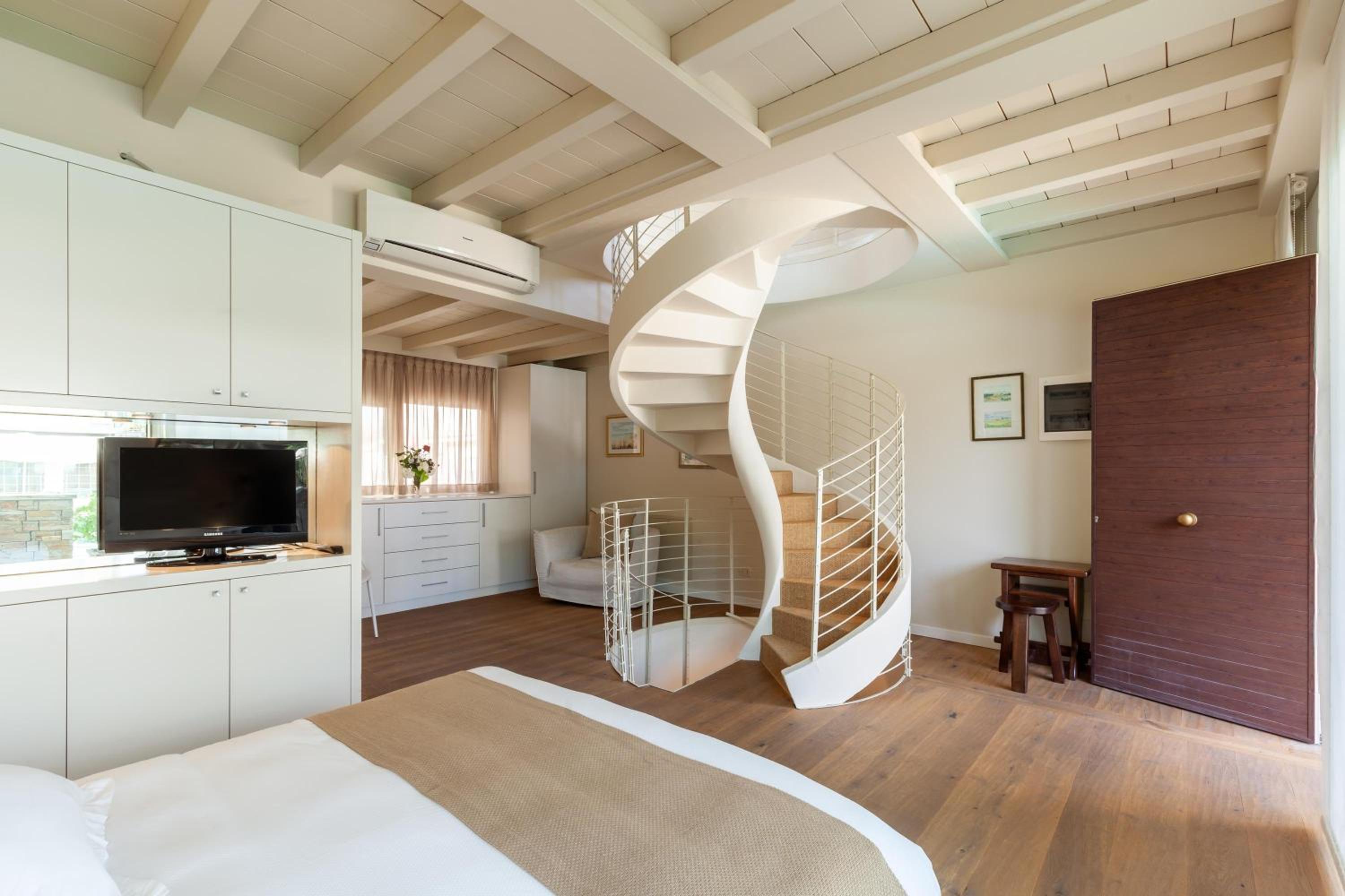 Two-Bedroom Deluxe Apartment with Garden View