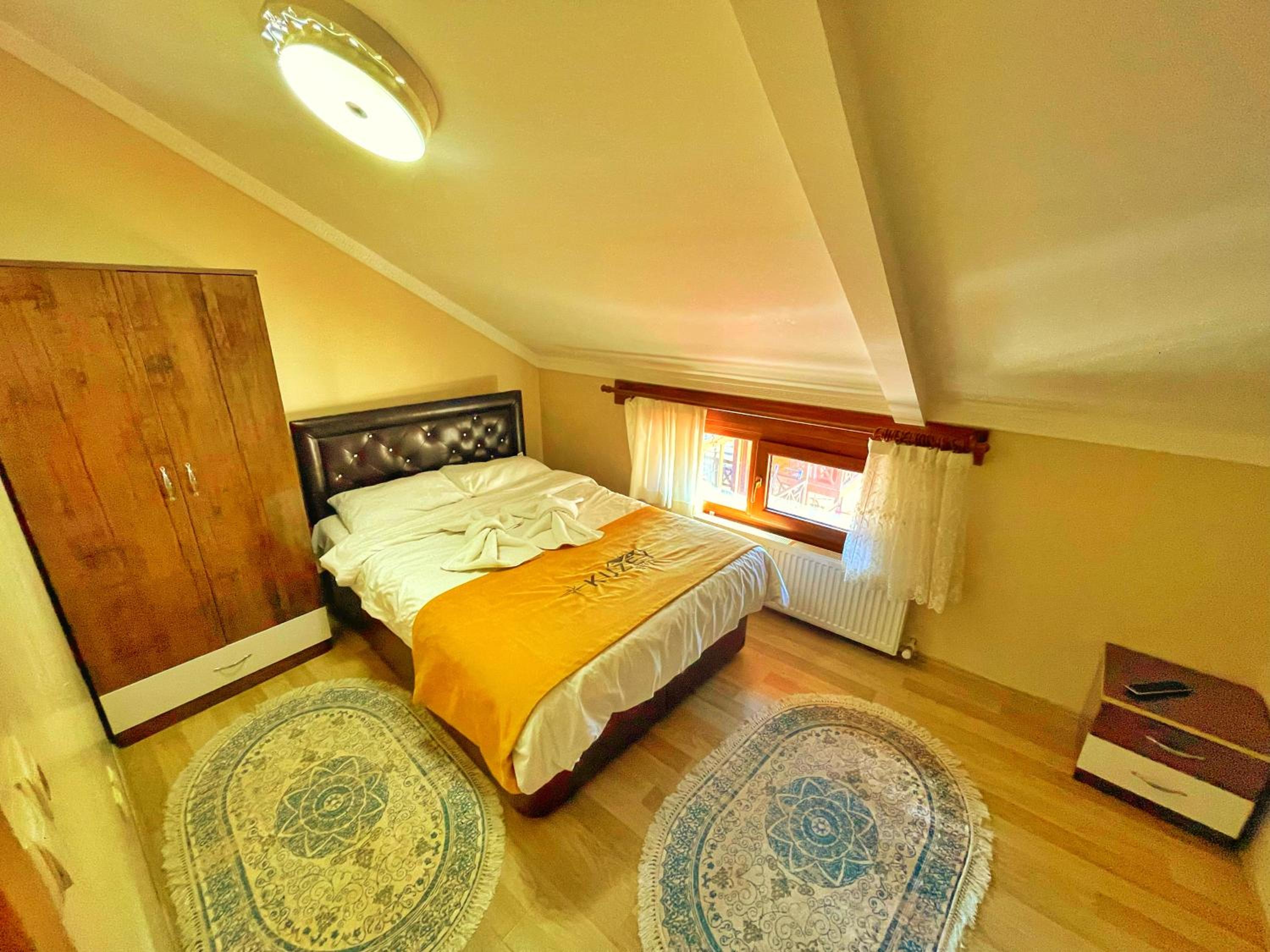 Small Double Room - Photo 1