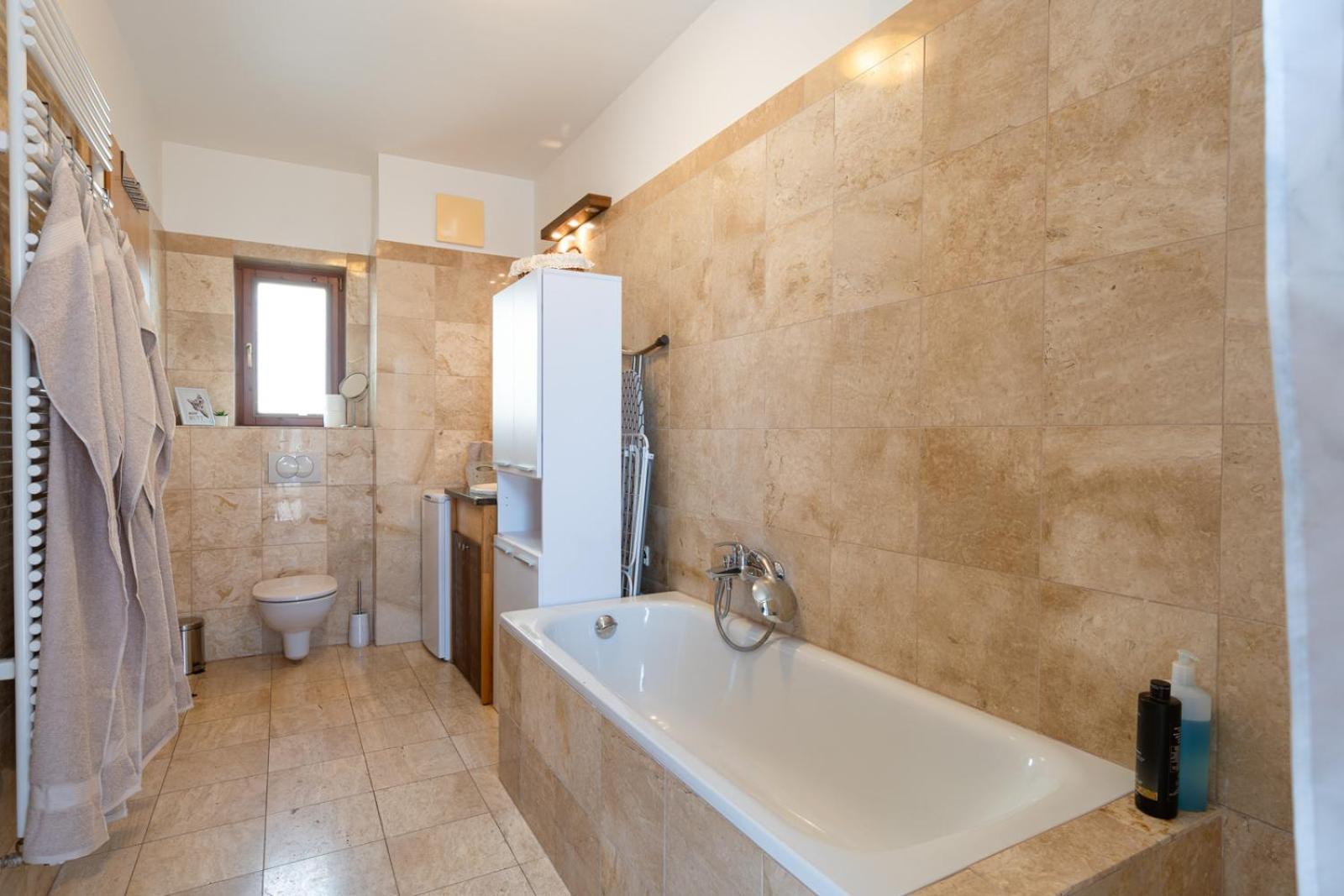 One-Bedroom Apartment - Photo 12