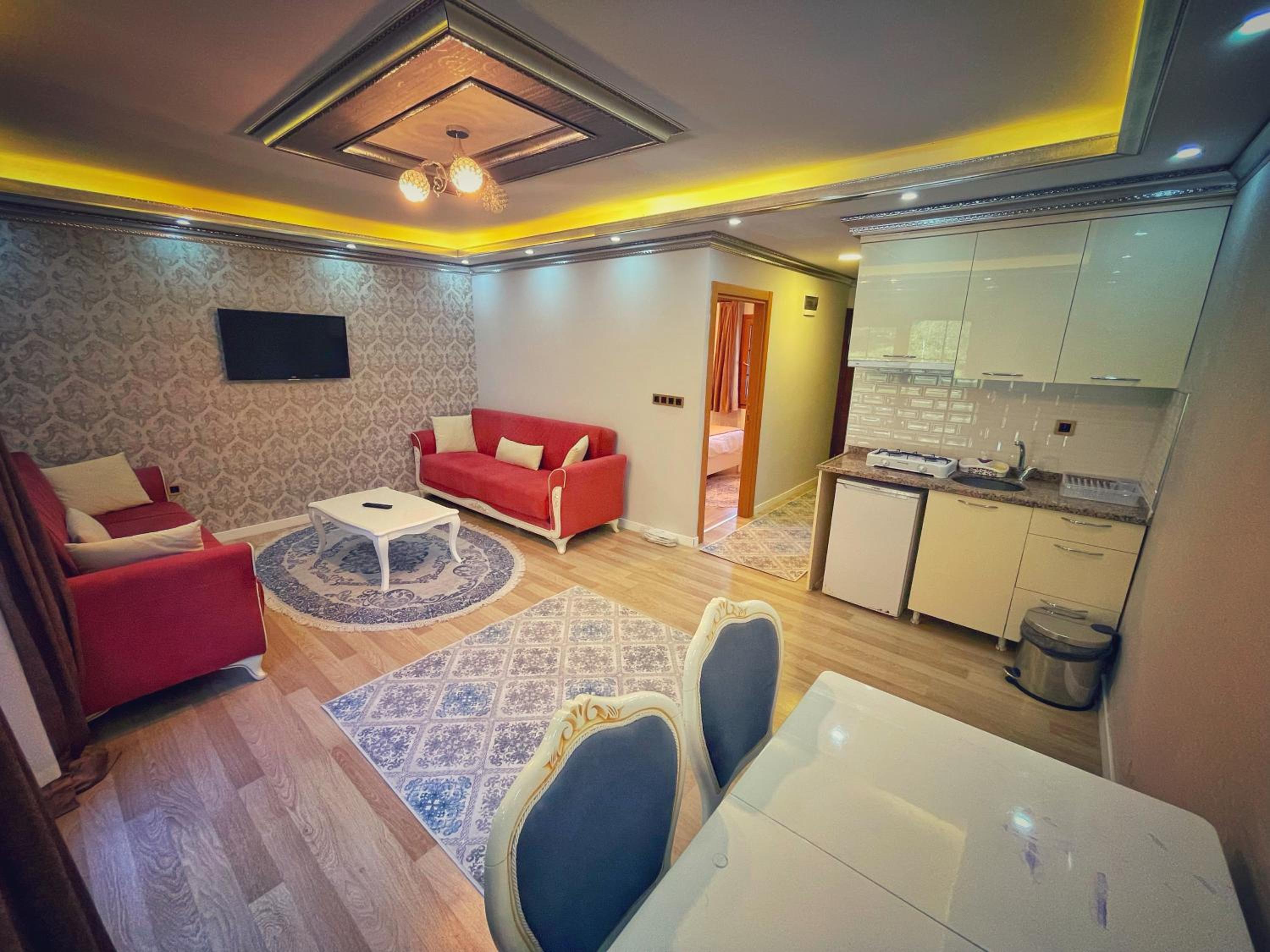 One-Bedroom Apartment with Private Patio and Mountain View - Photo 3
