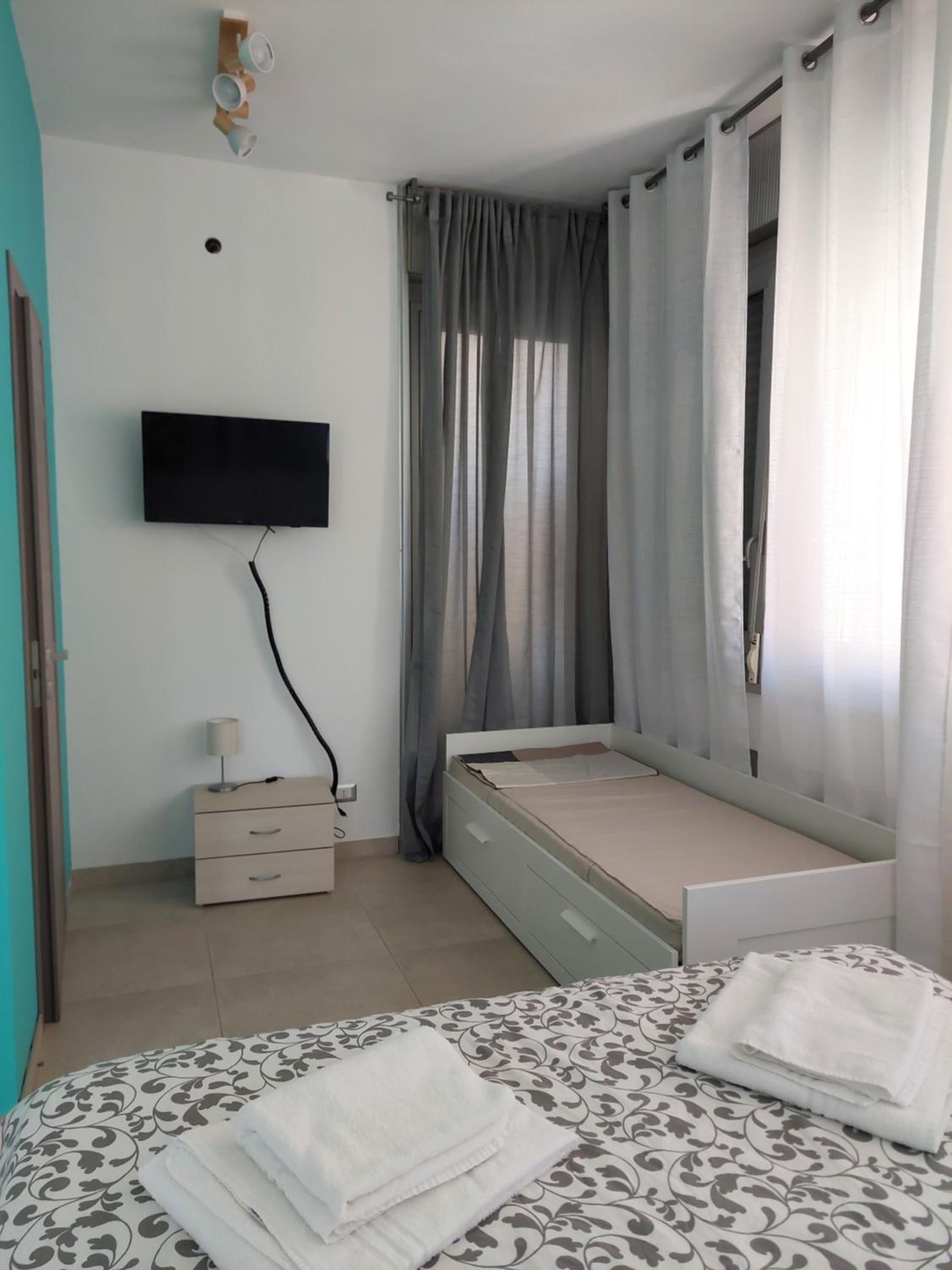 Deluxe Triple Room - Photo 8