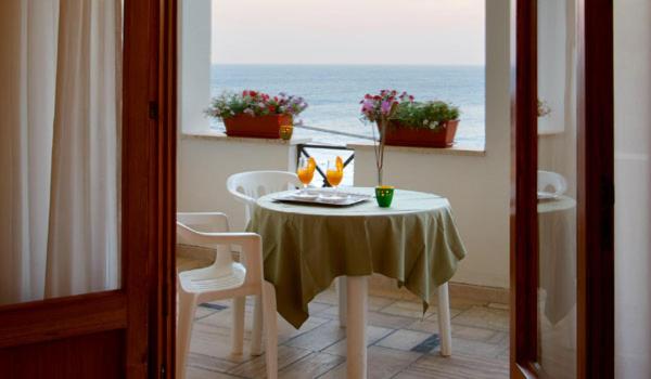 Double Room with Sea View photo 2