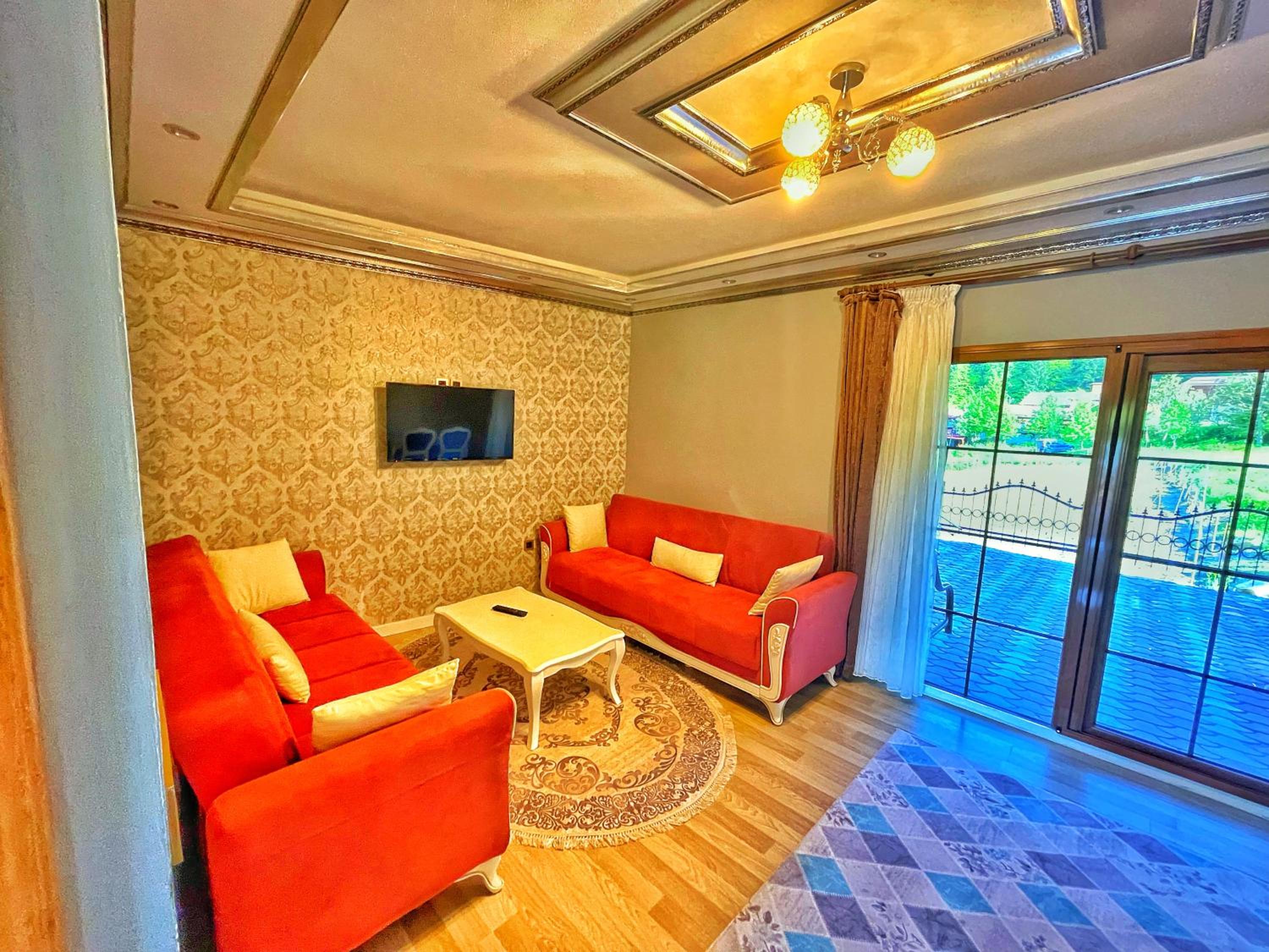 One-Bedroom Apartment with Private Patio and Mountain View - Photo 5