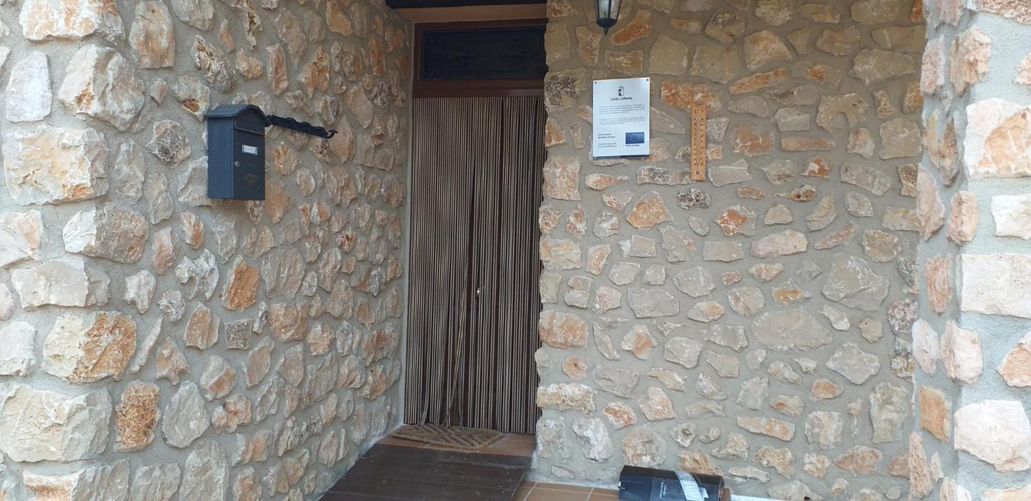 Five-Bedroom House photo 2