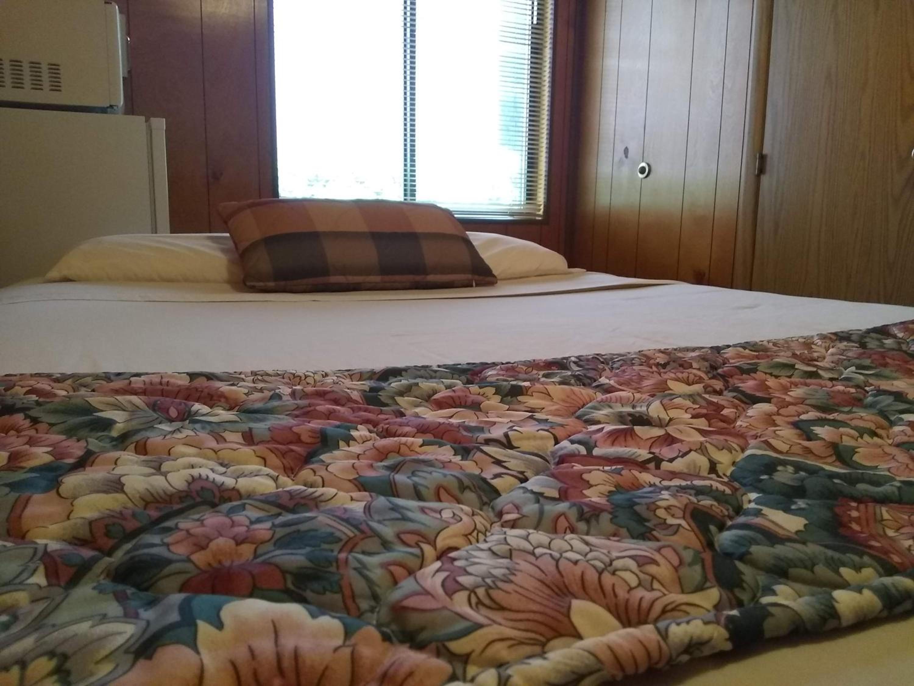 Micro Room with Full Size Bed photo 3
