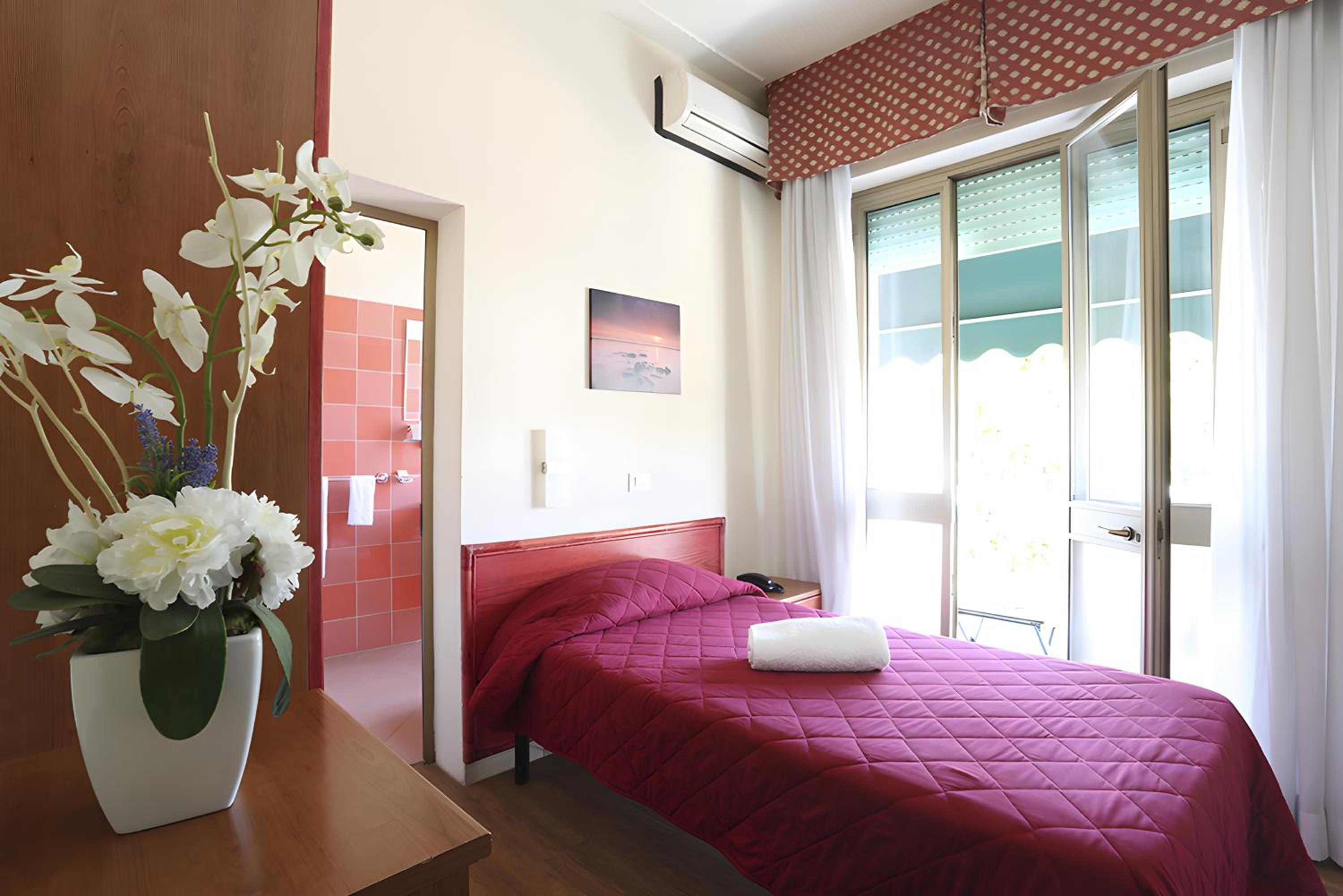 Single Room photo 1