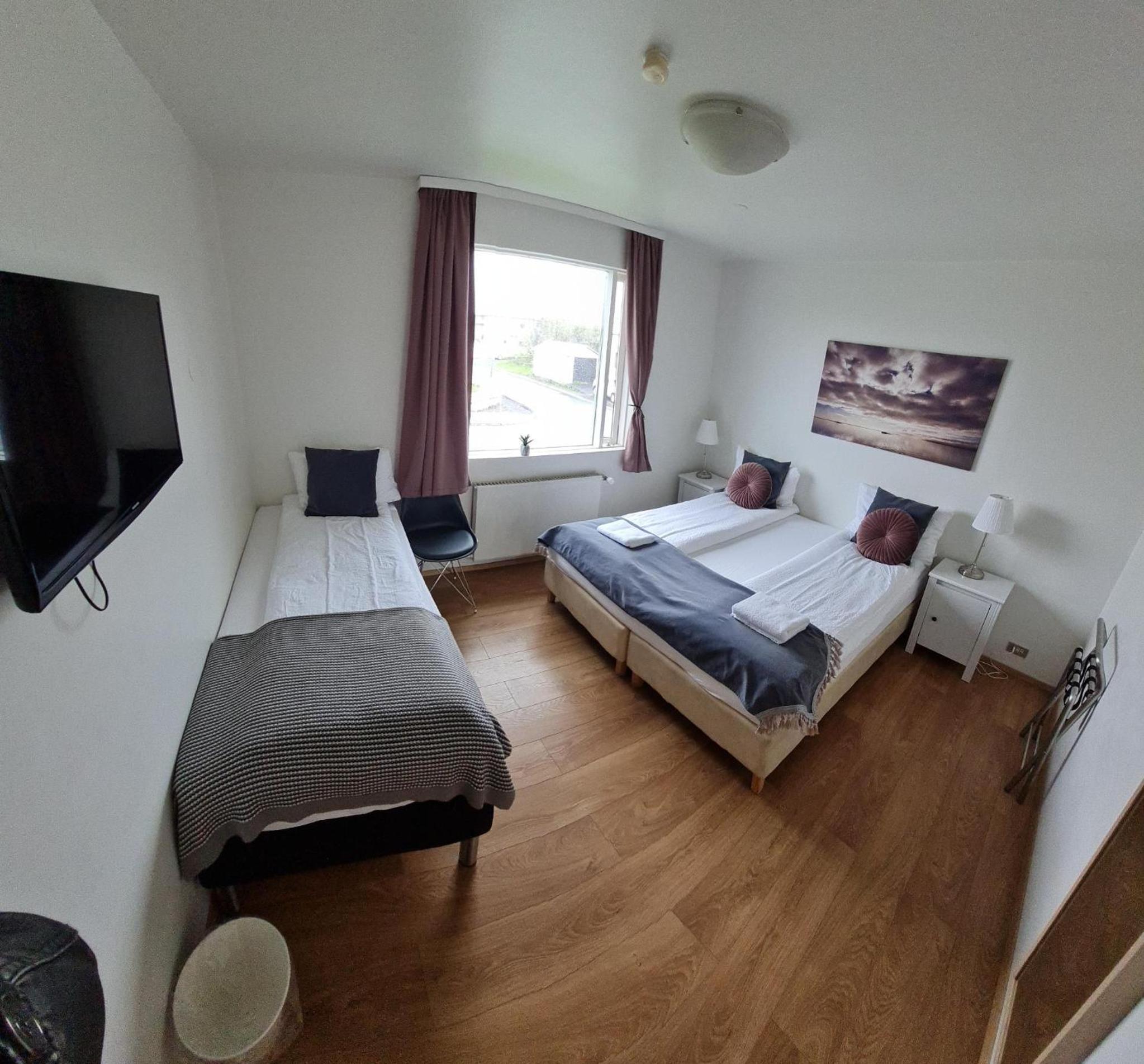 Basic Triple Room with Shared Bathroom photo 1
