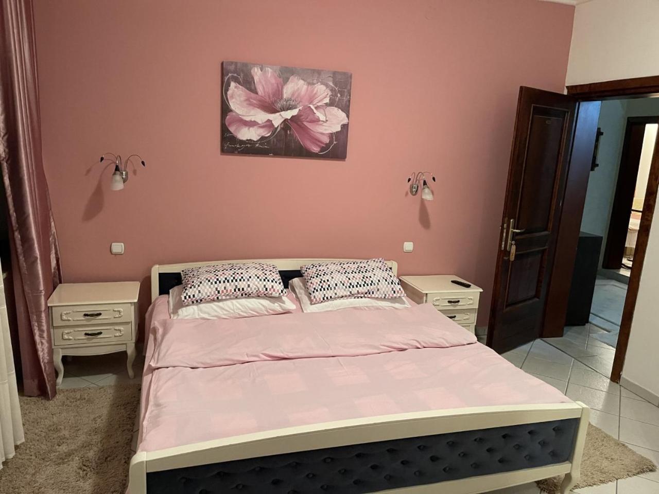 Deluxe Double Room with Side Sea View