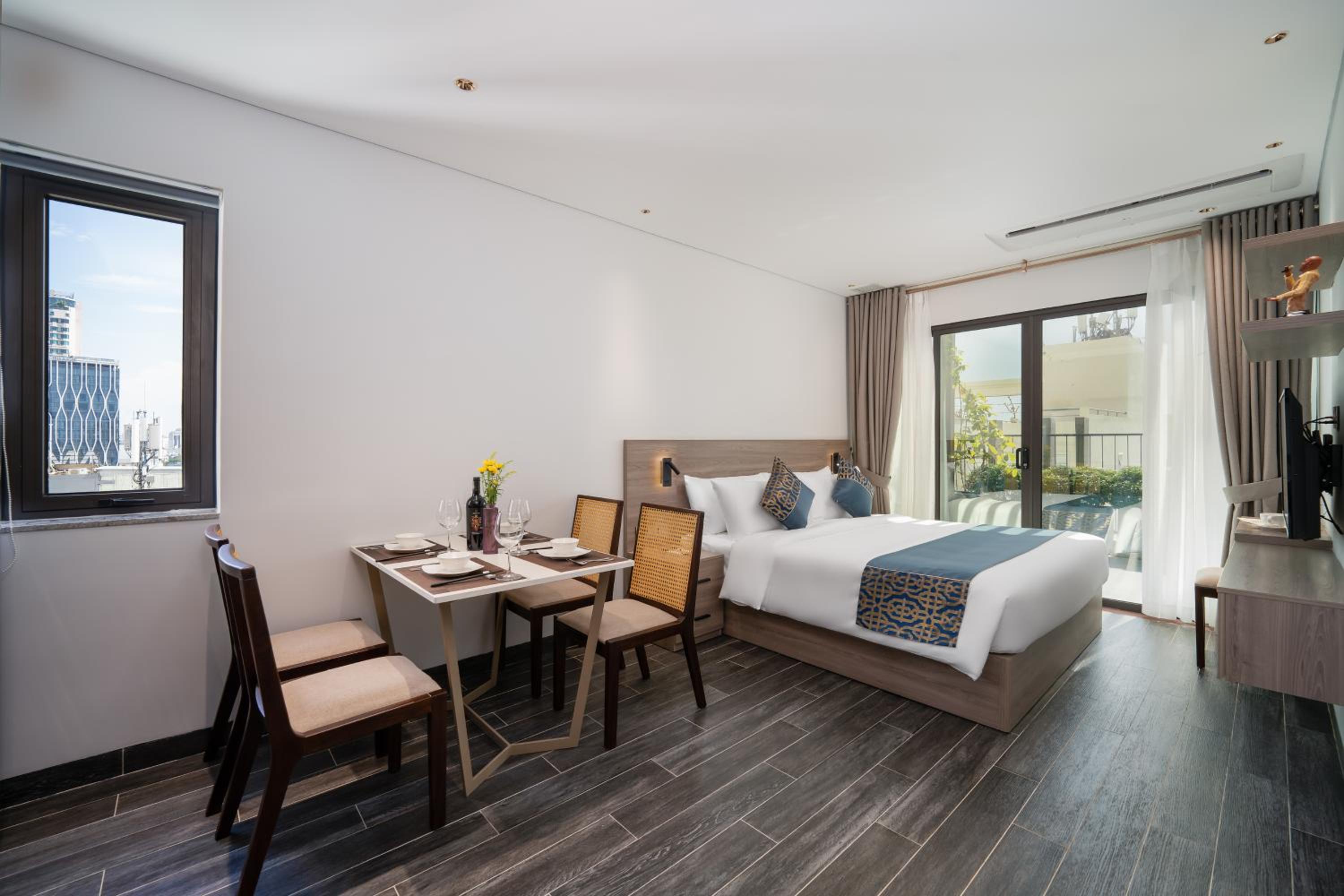Two-Bedroom Suite - Photo 3