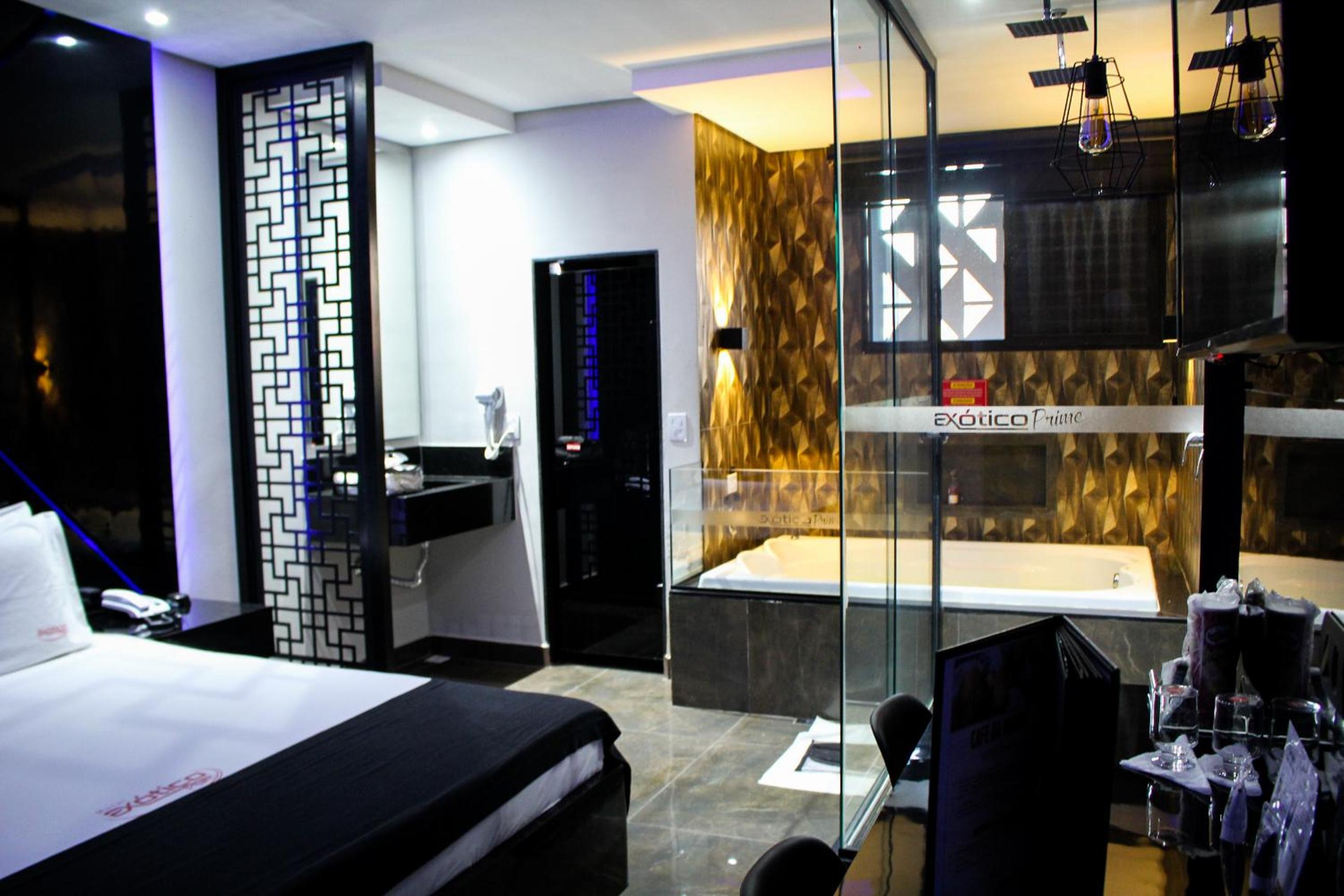Deluxe Suite with Spa Bath photo 2