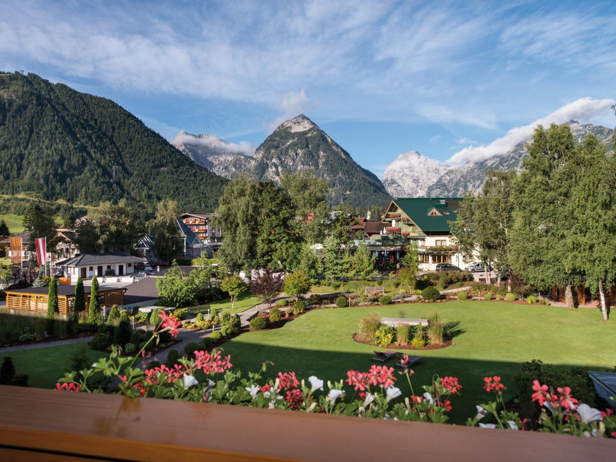 Classic Double Room with Mountain View - Photo 4