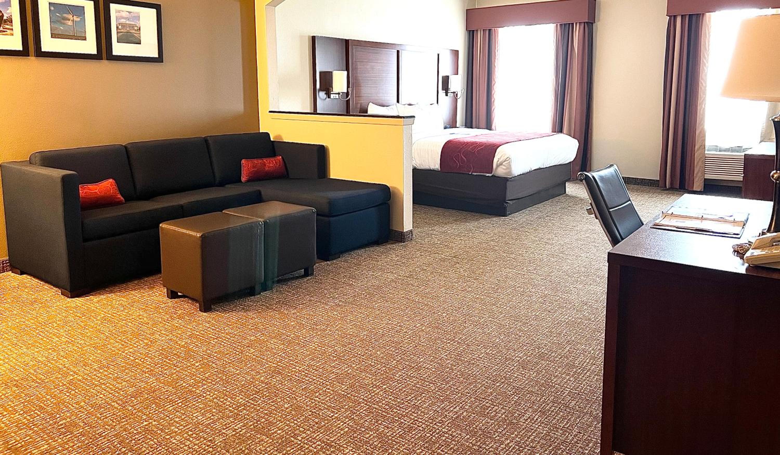 Deluxe King Suite with Kitchenette - Non-Smoking - Photo 2