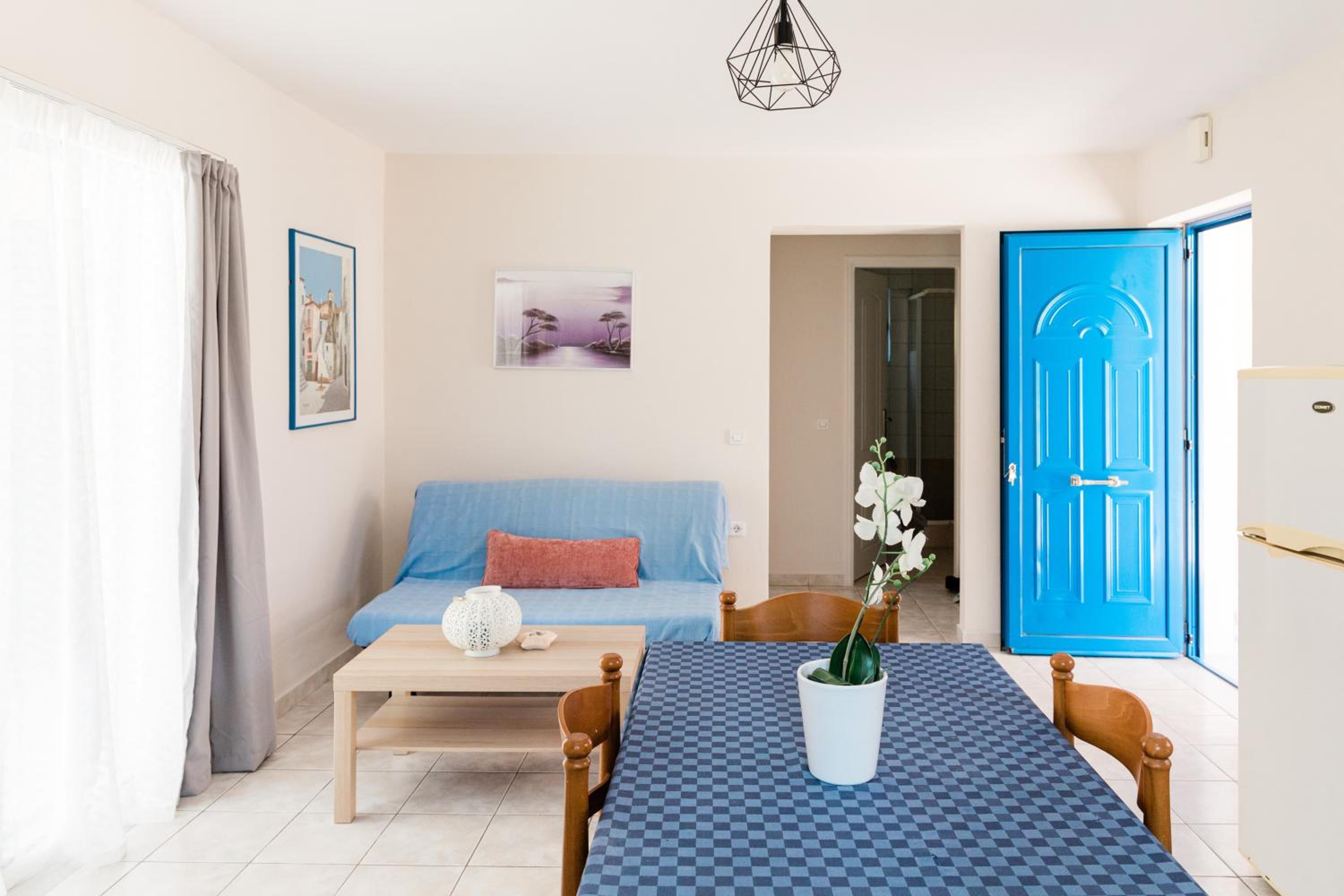 Apartment with Balcony - Photo 41