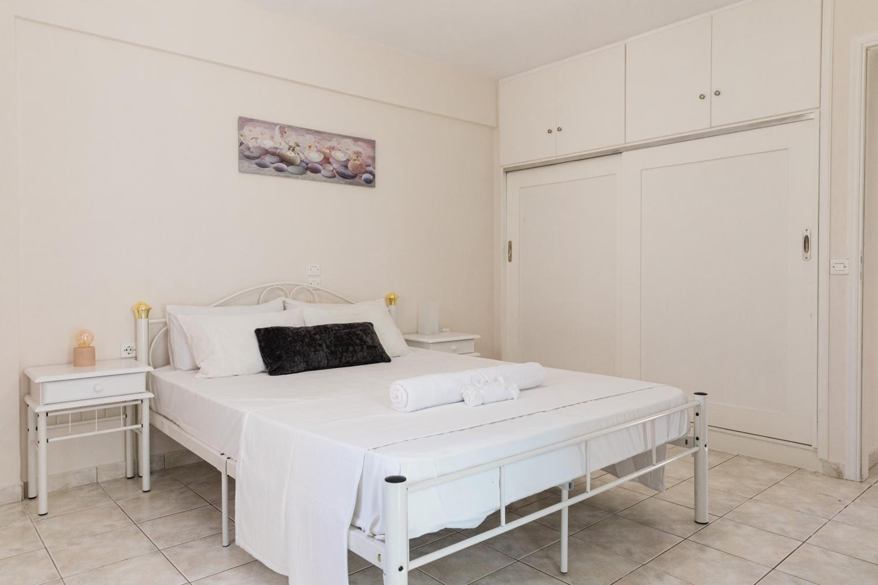 Apartment with Balcony - Photo 39