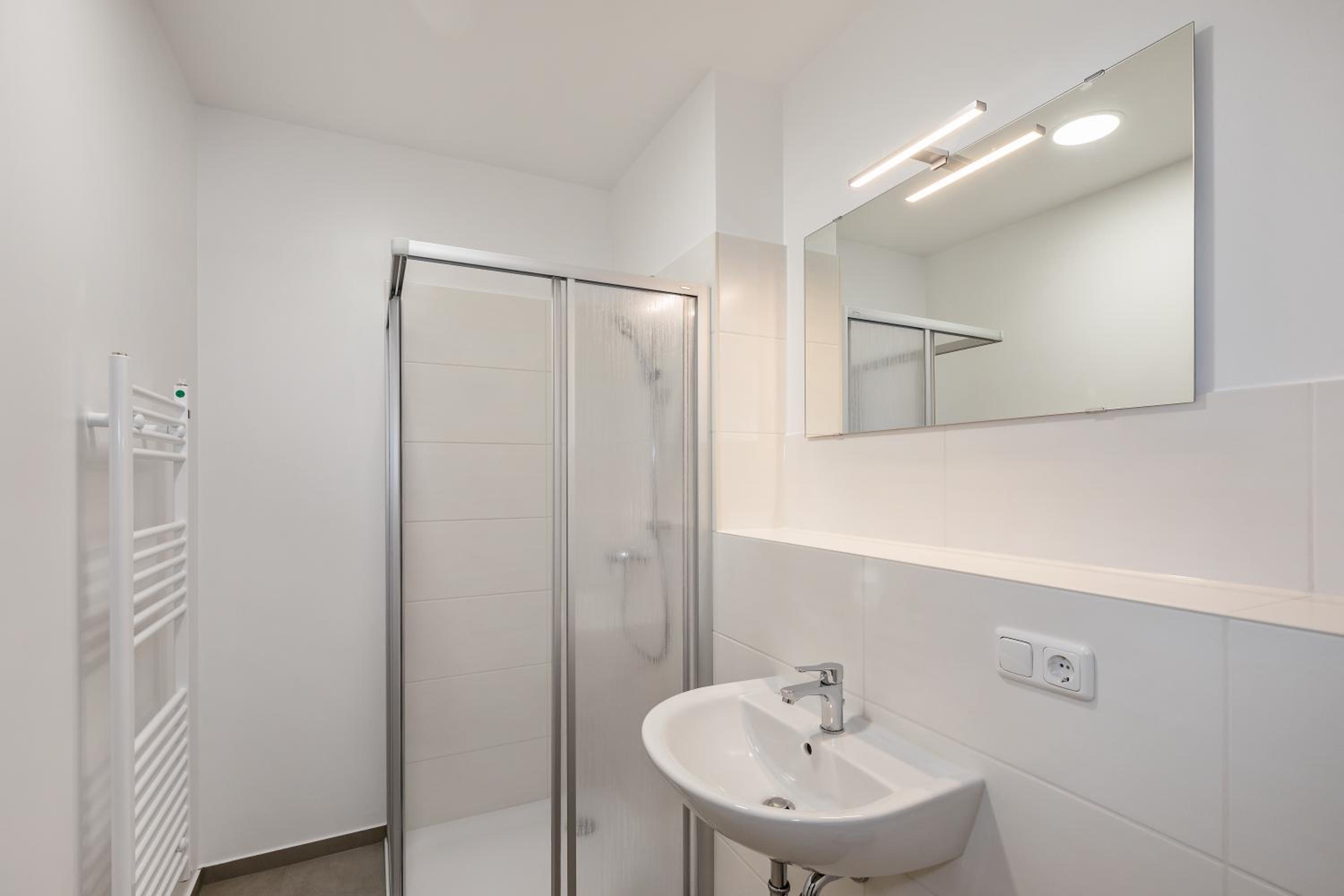 Quadruple Room with Shower - Photo 3