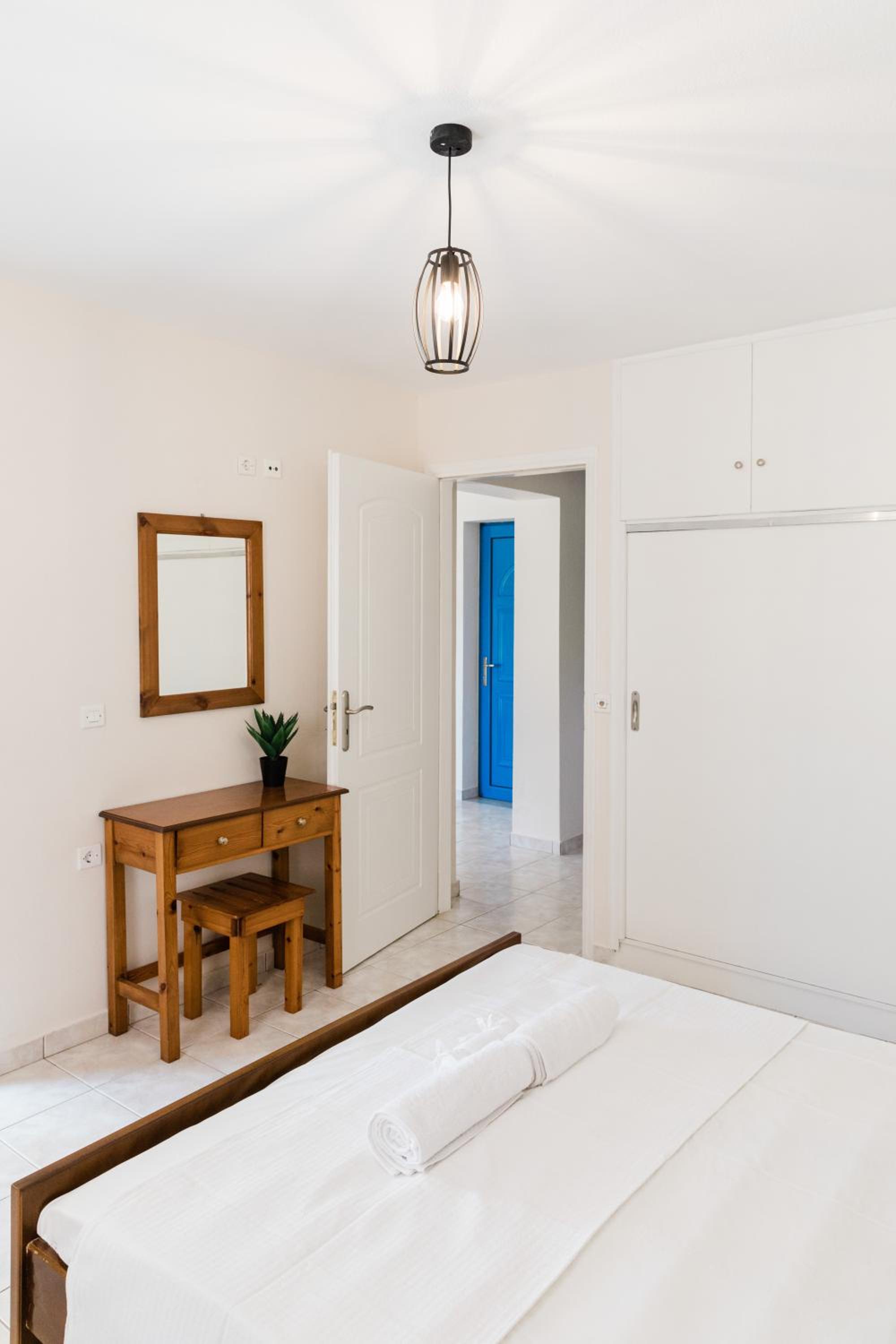 Apartment with Balcony - Photo 29