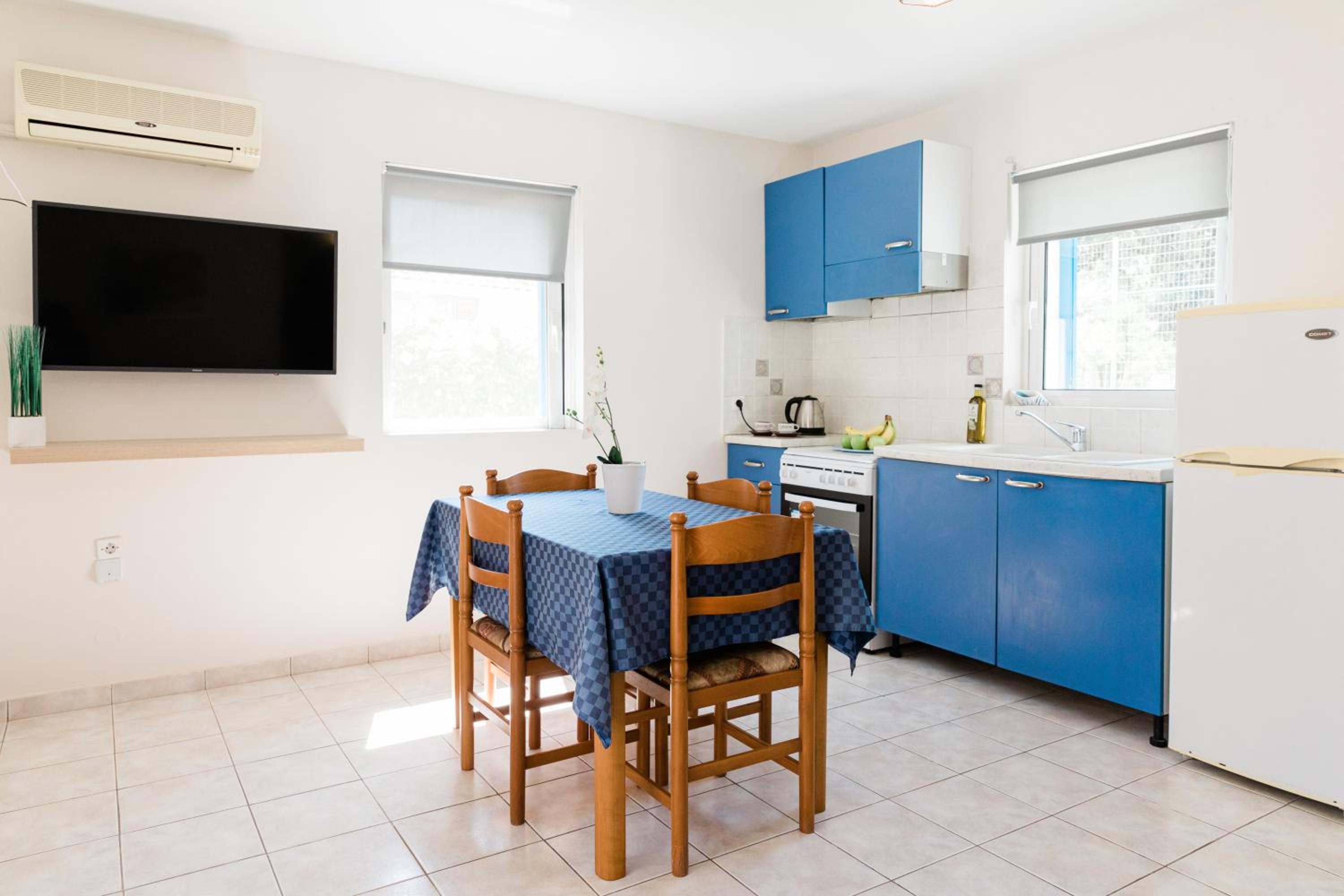 Apartment with Balcony - Photo 11