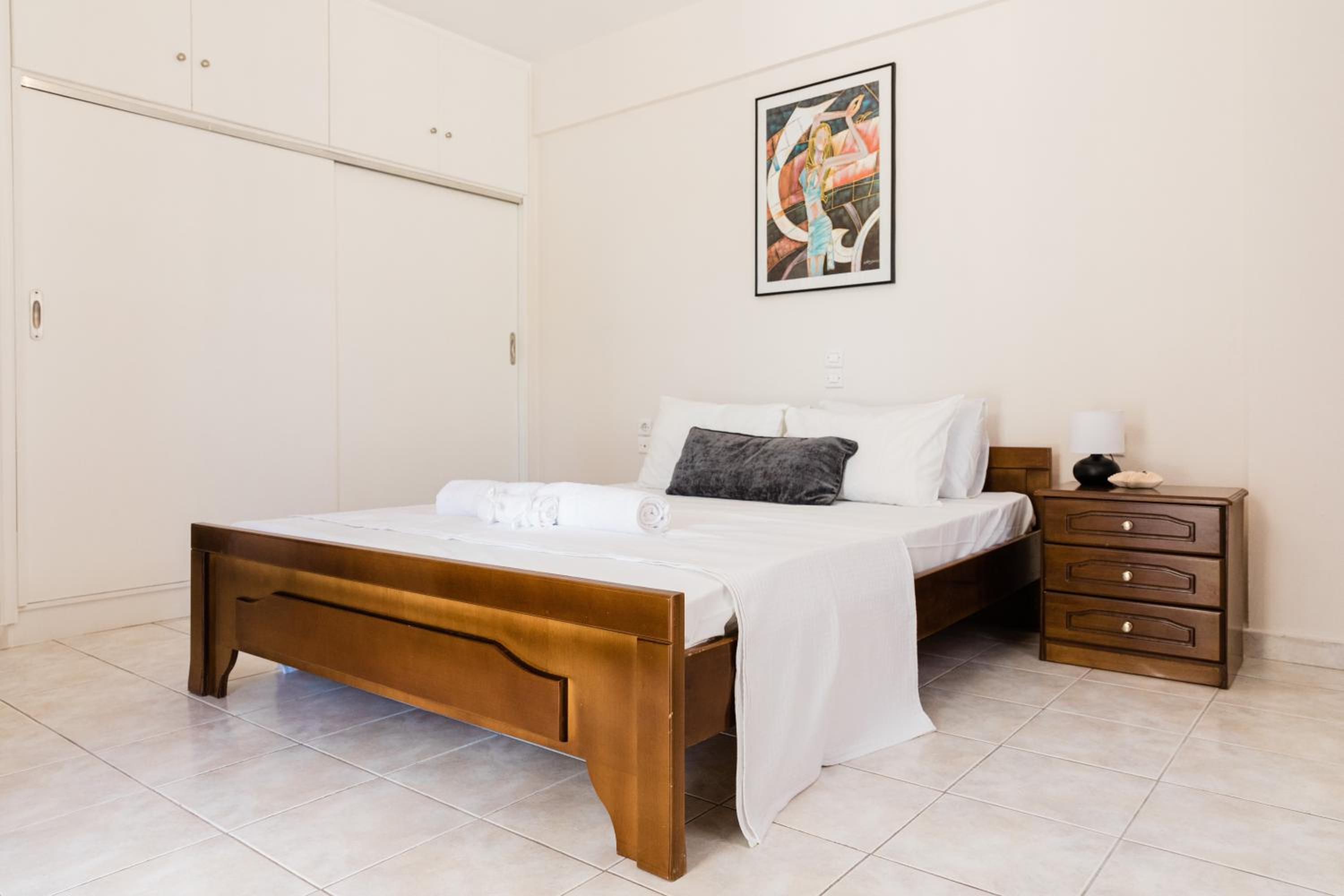 Apartment with Balcony - Photo 13