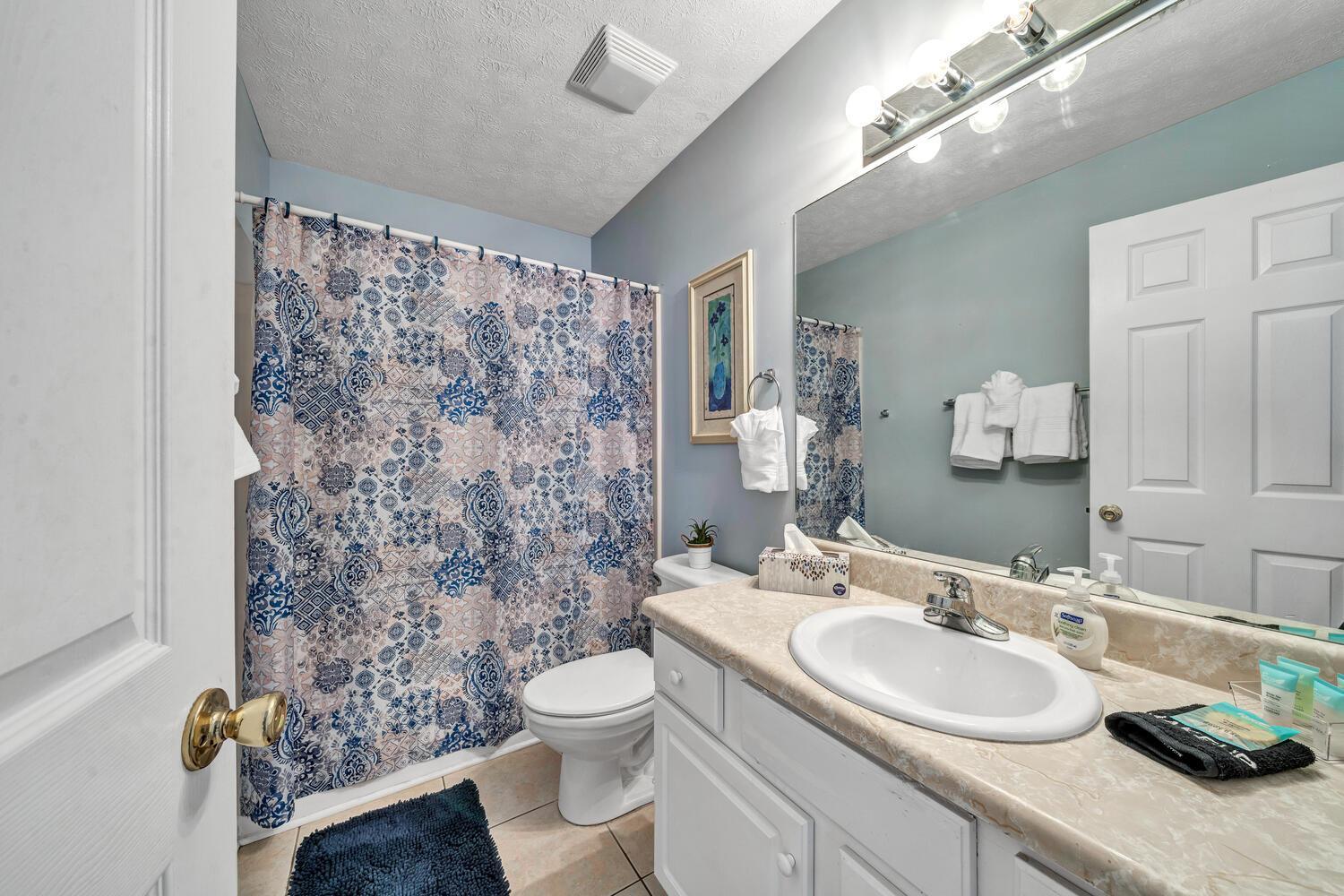 Three-Bedroom House - Photo 28