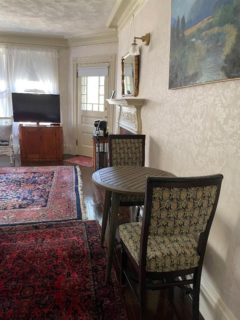 Sargent Room