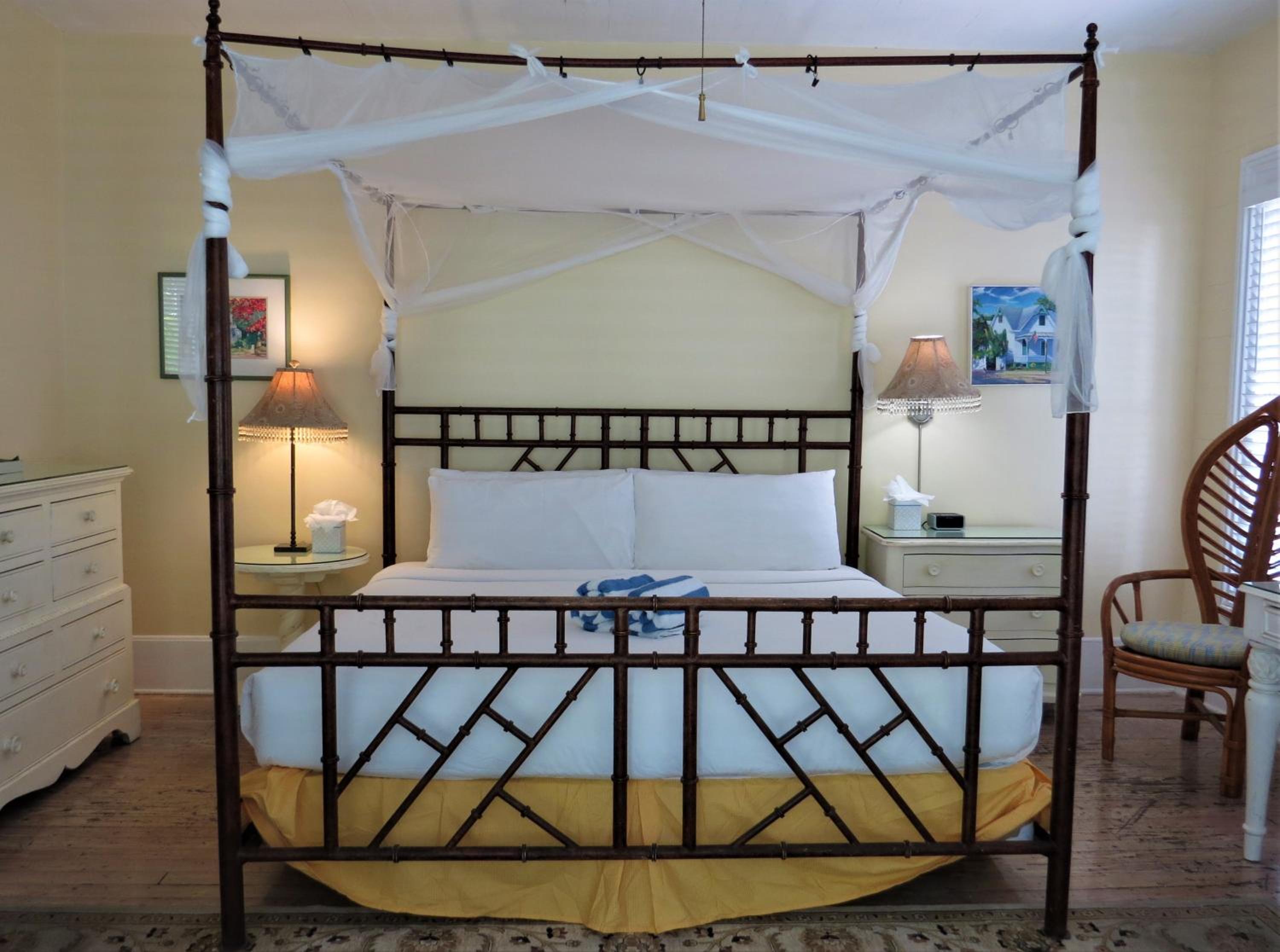 King Suite with Pool View (Pool Suite Treetop Too)