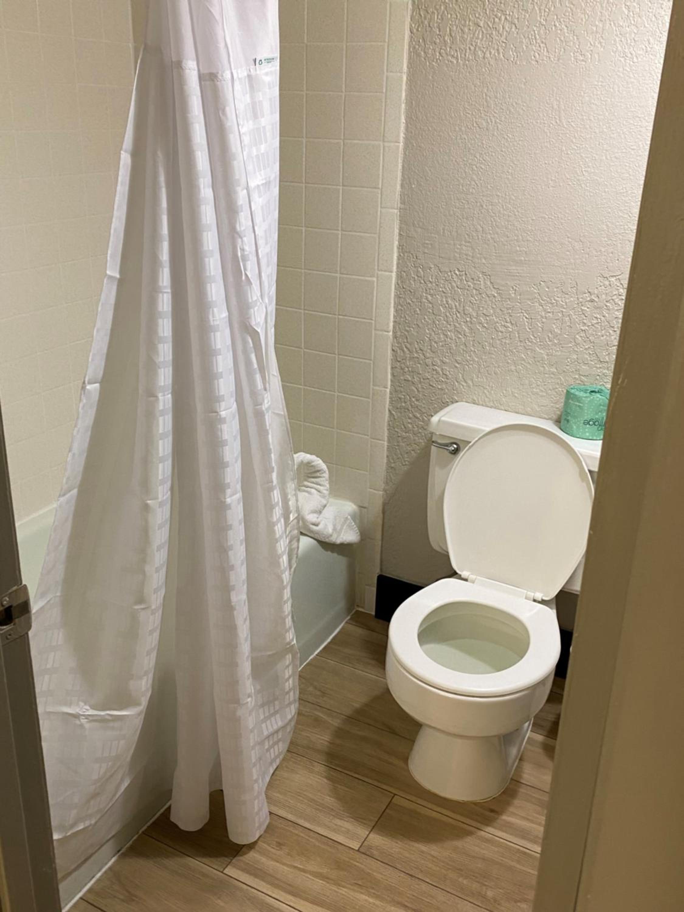 Deluxe King Room - Non-Smoking - Photo 12