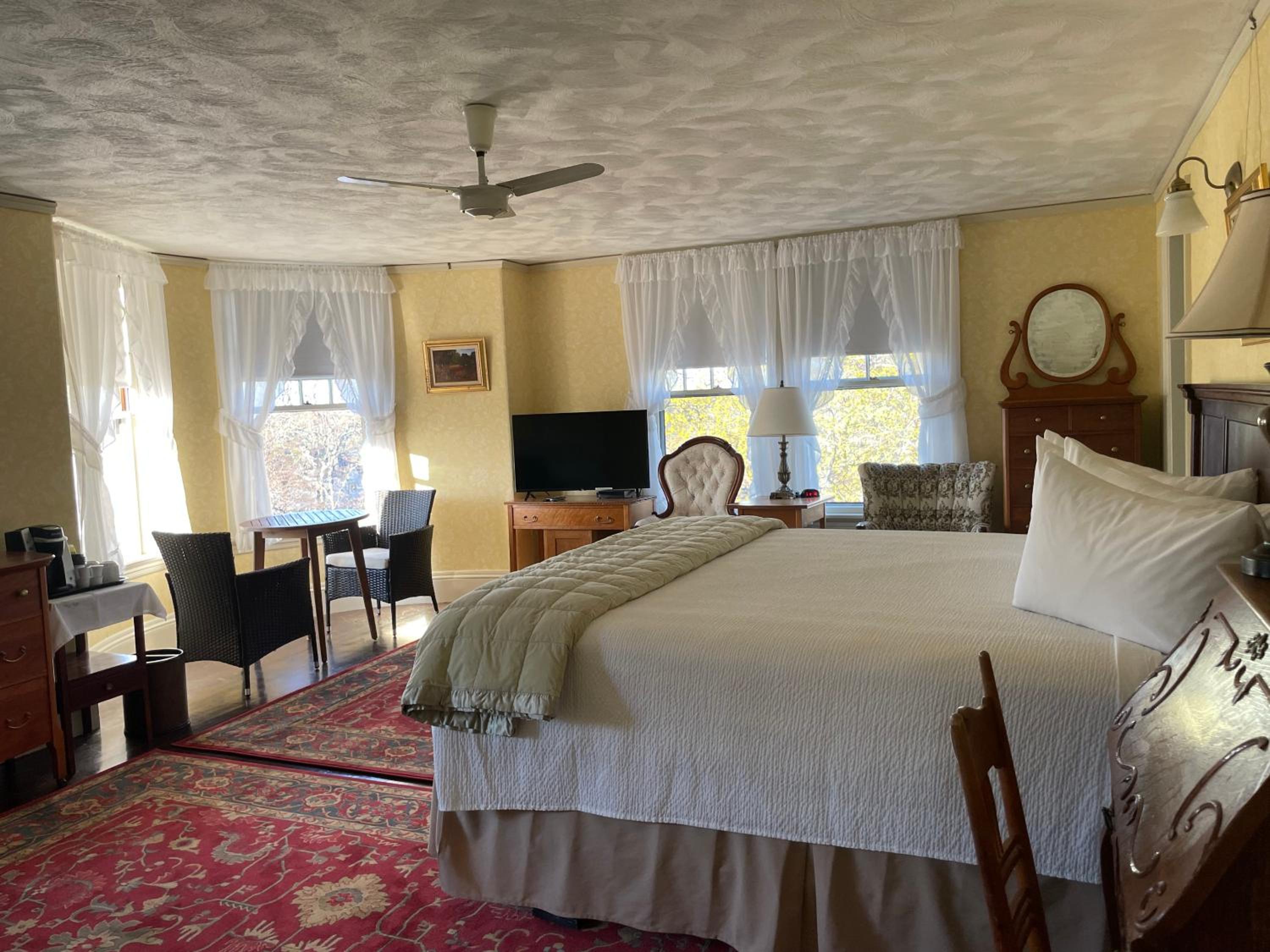 Deluxe King Room