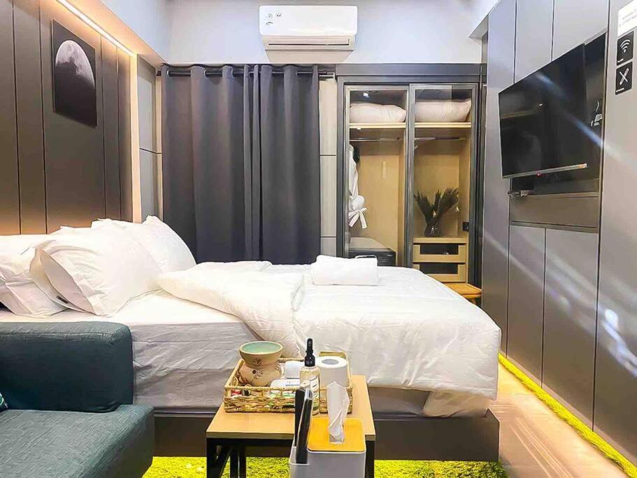 One-Bedroom Apartment - Photo 1