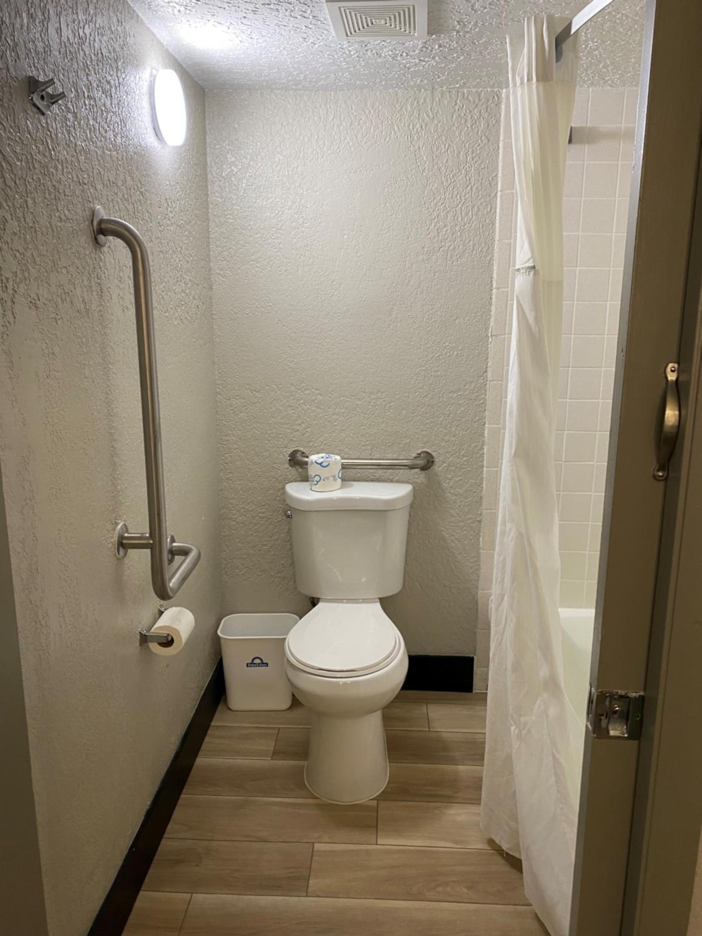 Days Inn & Suites by Wyndham Fort Pierce Midtown, Photo 23