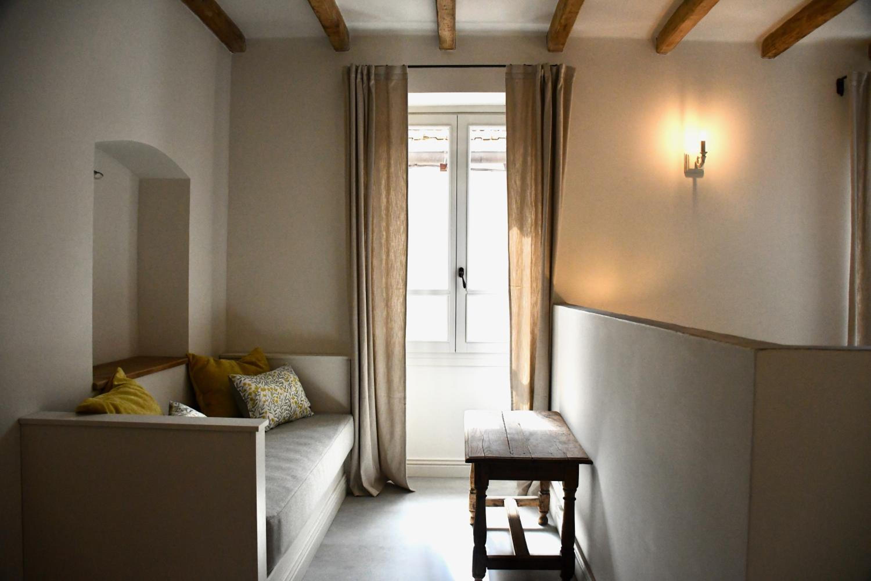 Deluxe Double Room with Balcony photo 1