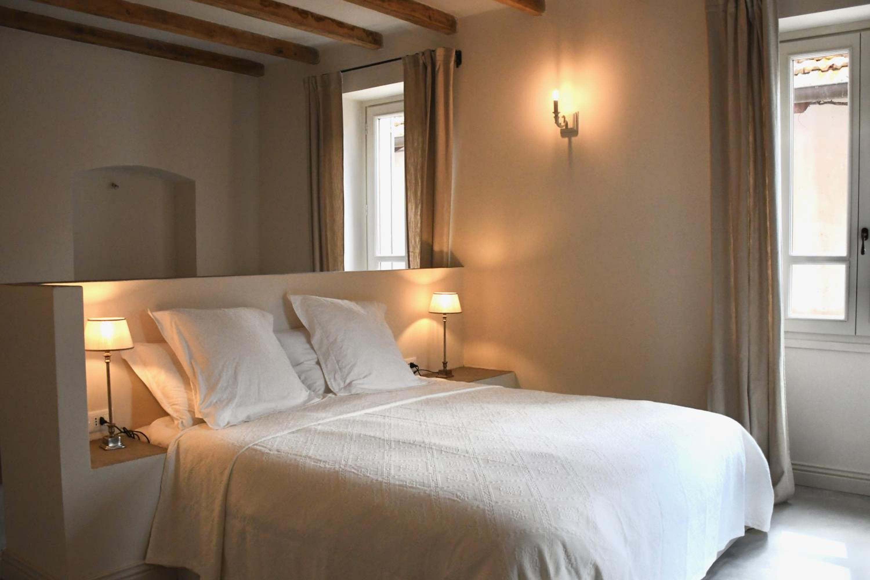 Deluxe Double Room with Balcony photo 2
