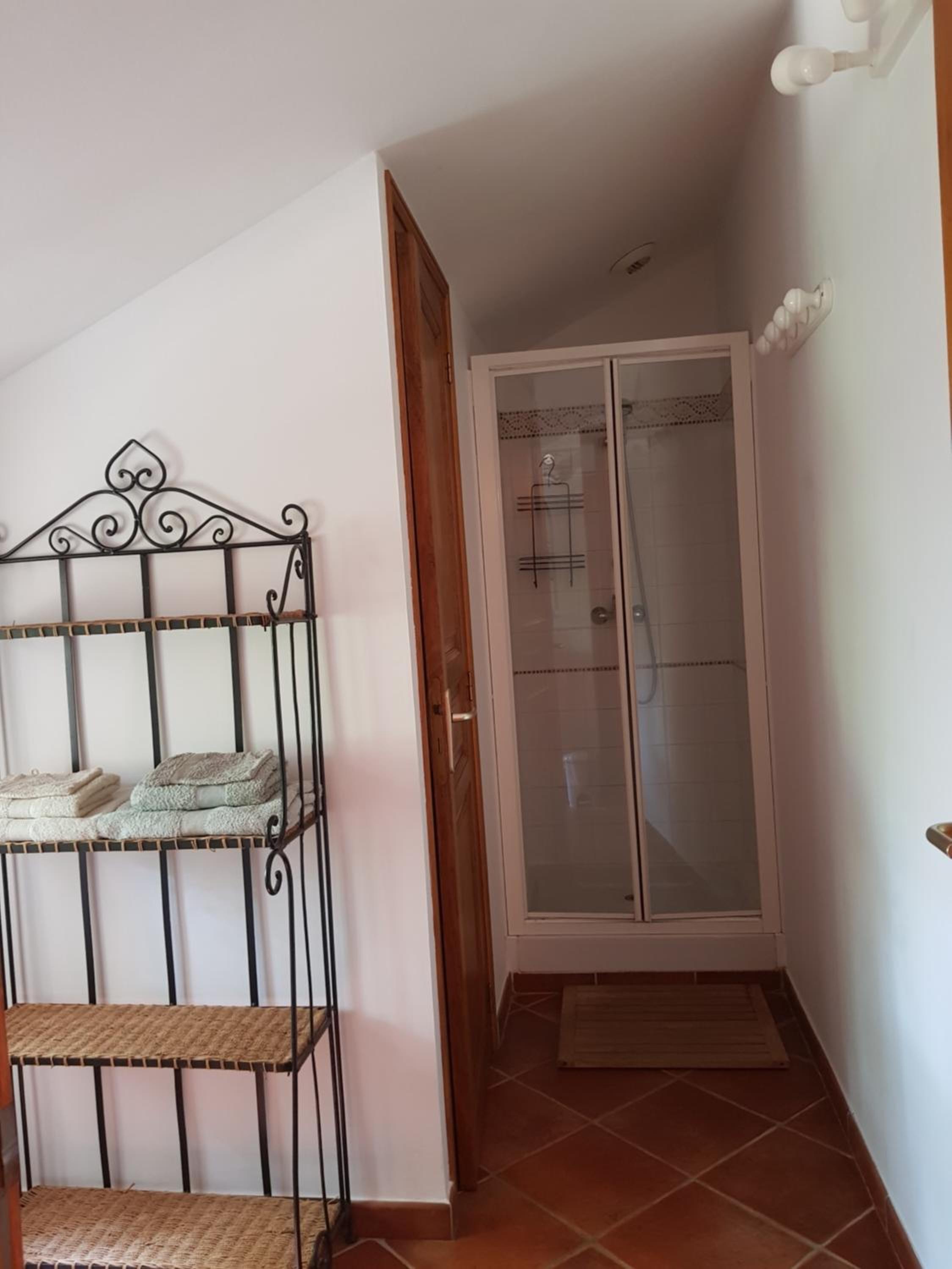 Double Room - Photo 6