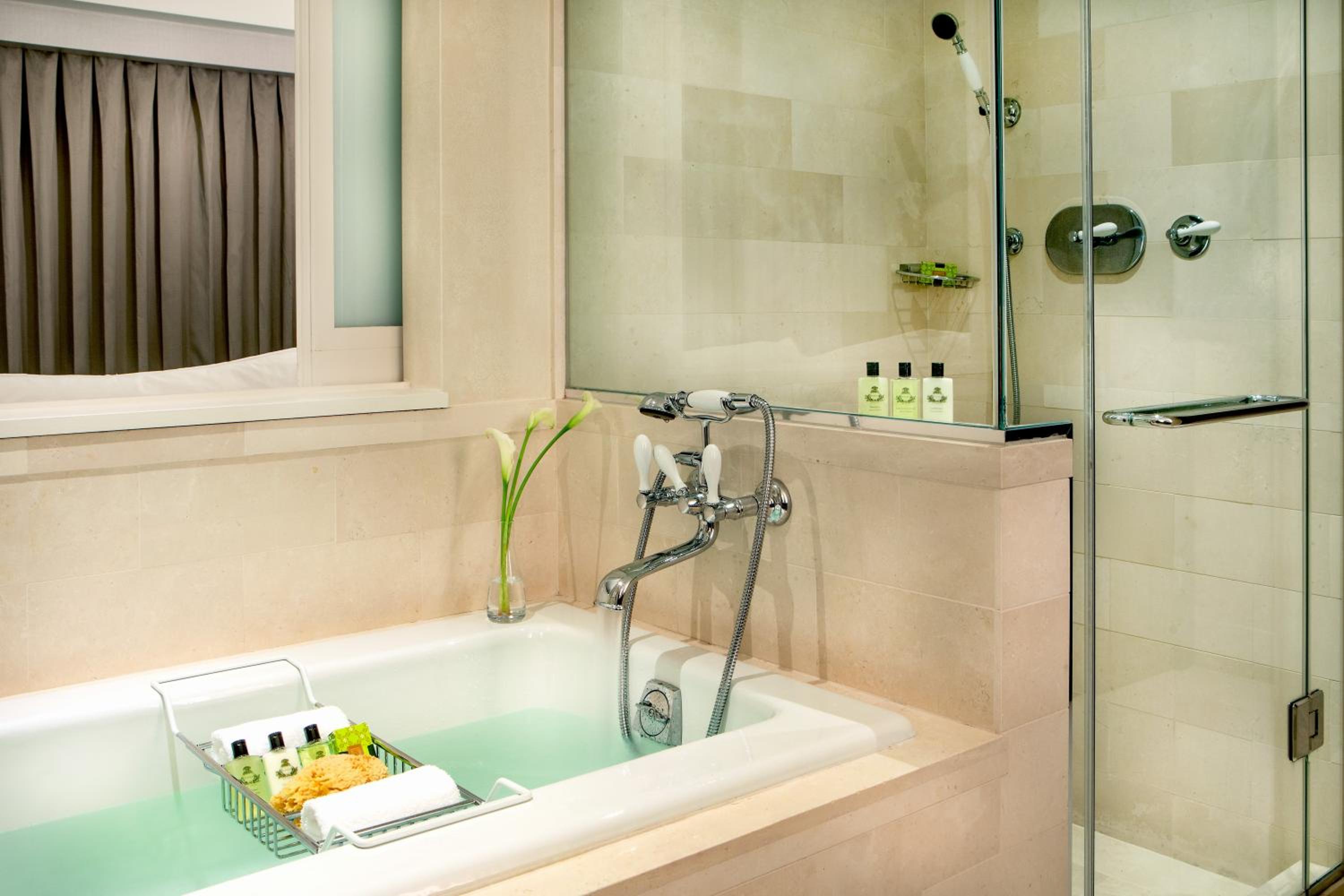 One-Bedroom King Suite - Photo 2