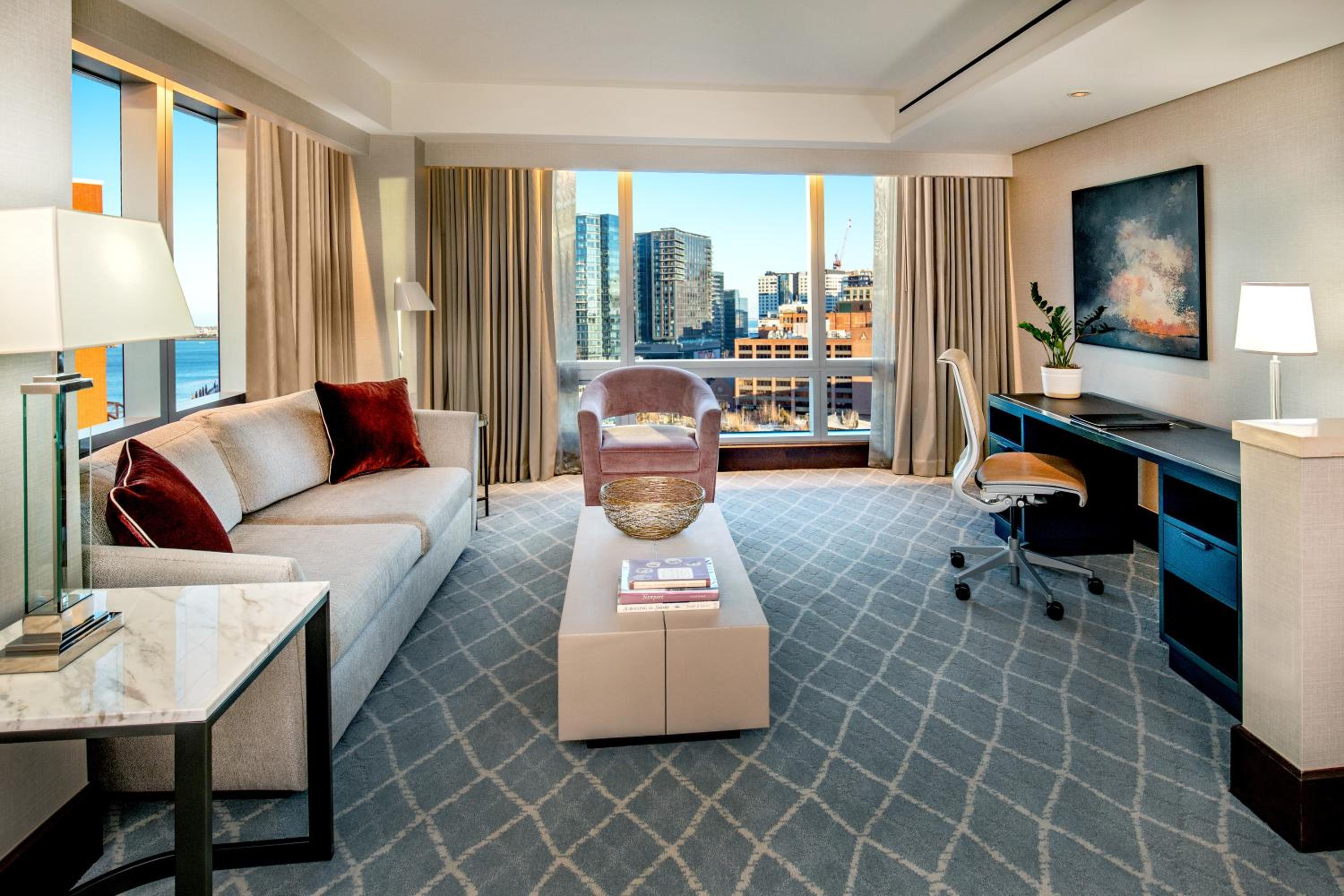 King Junior Suite with Water View