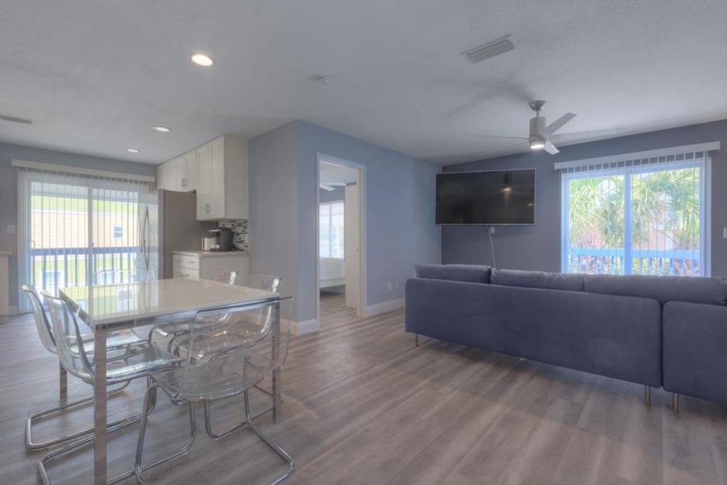 Three-Bedroom Condo photo 1