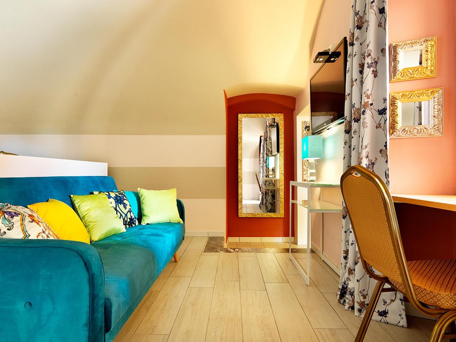 Double Room with Patio - Photo 3