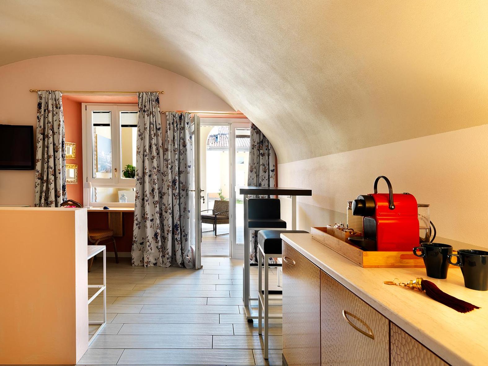 Double Room with Patio - Photo 15