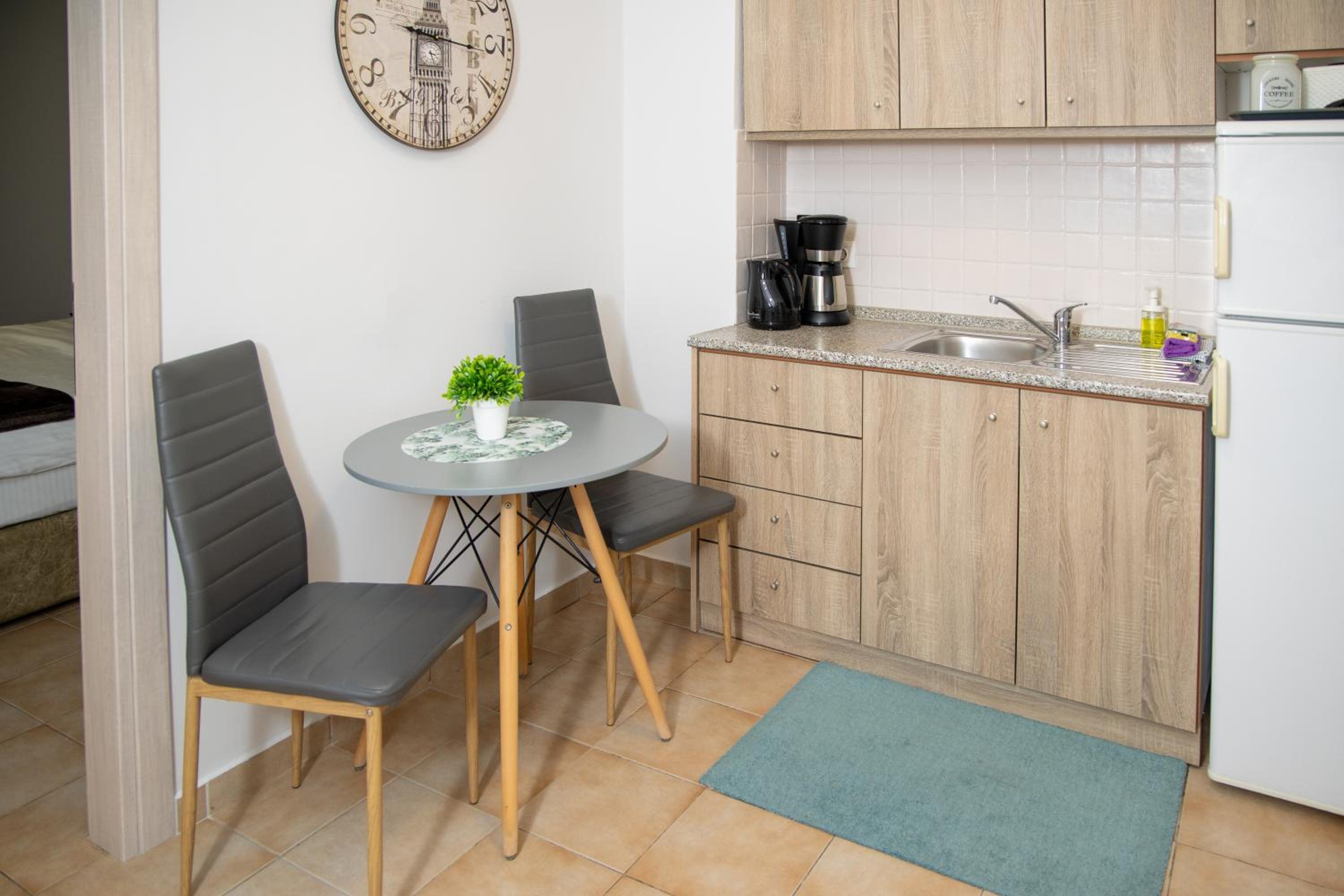 One-Bedroom Apartment - Photo 15