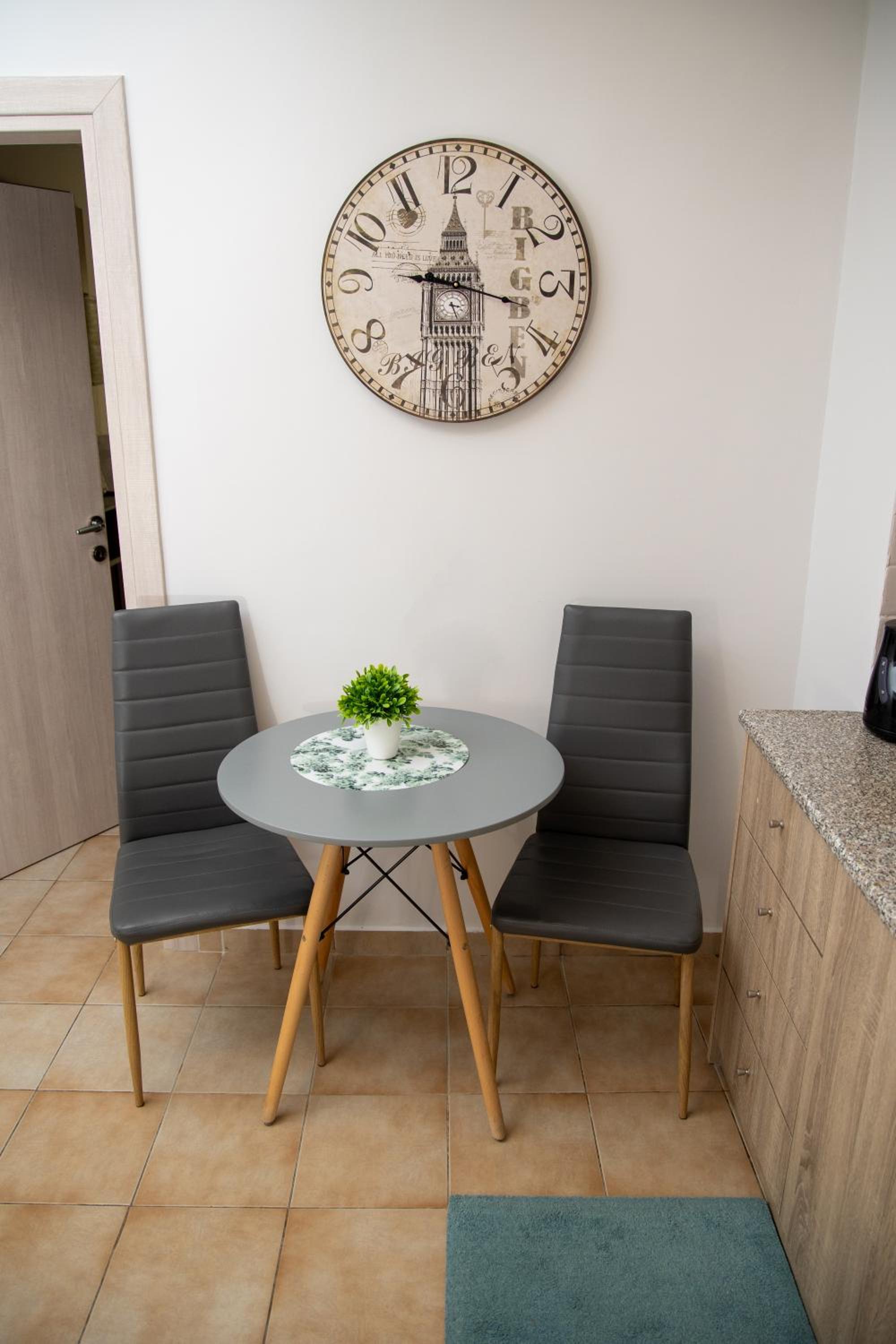One-Bedroom Apartment - Photo 16