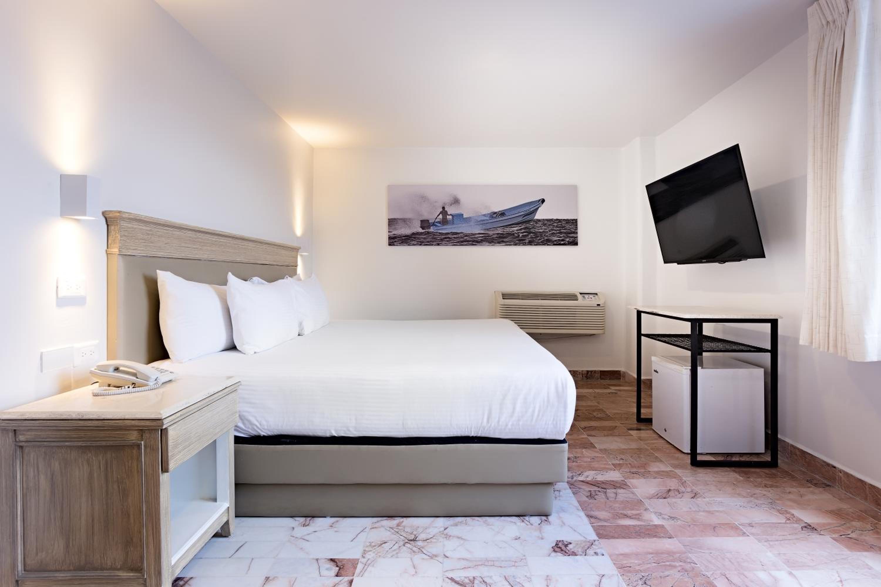 Executive Room 1 King - Photo 5