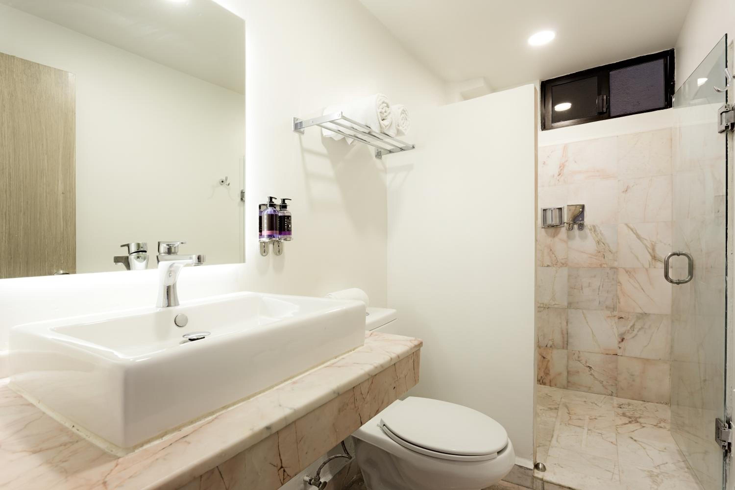Executive Room 1 King - Photo 14
